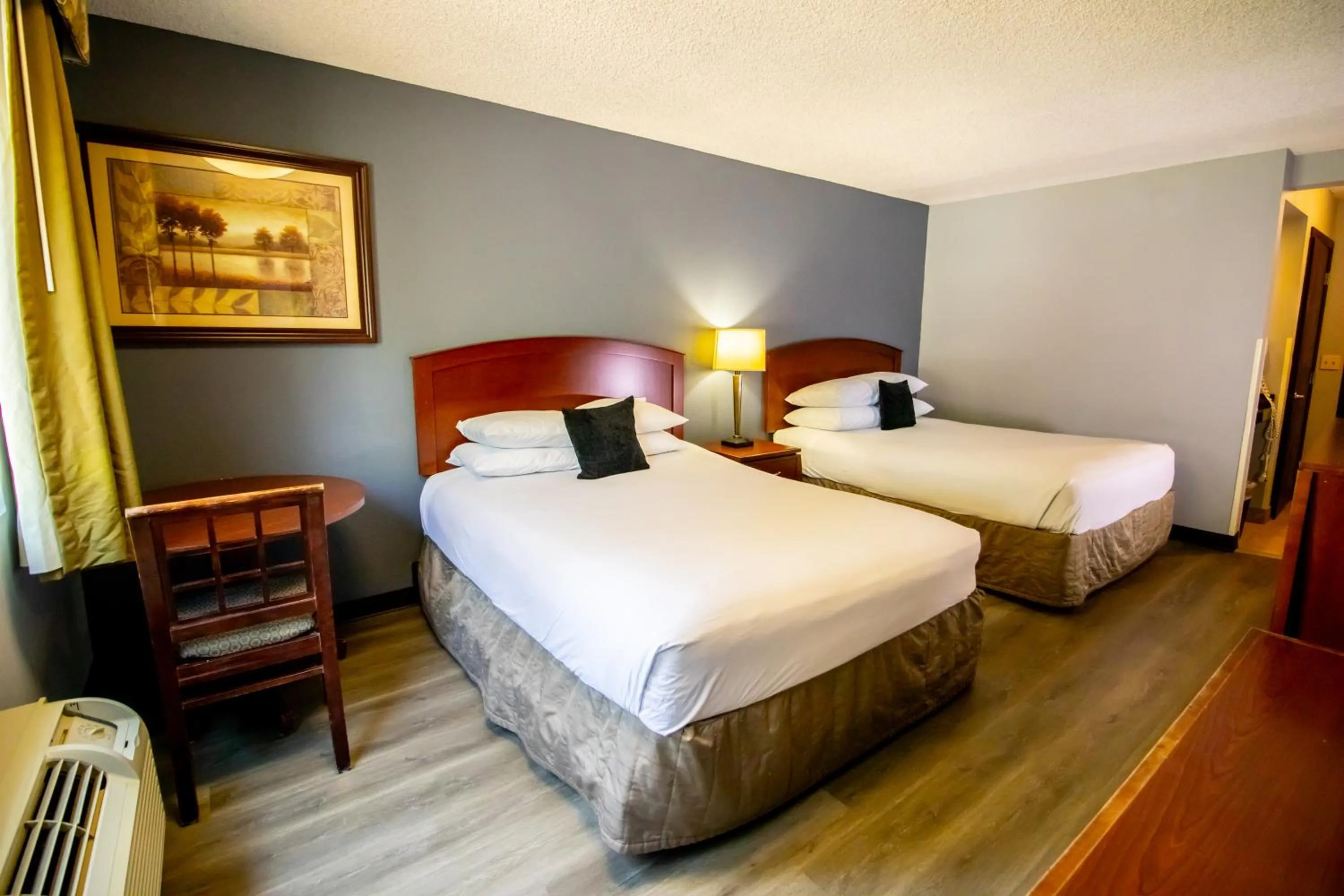 Bed in Red Lion Inn & Suites Vancouver