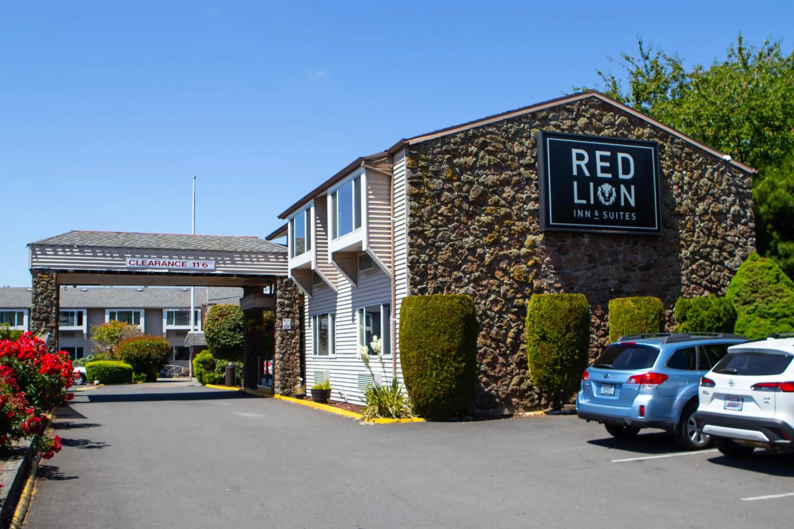 Property building in Red Lion Inn & Suites Vancouver