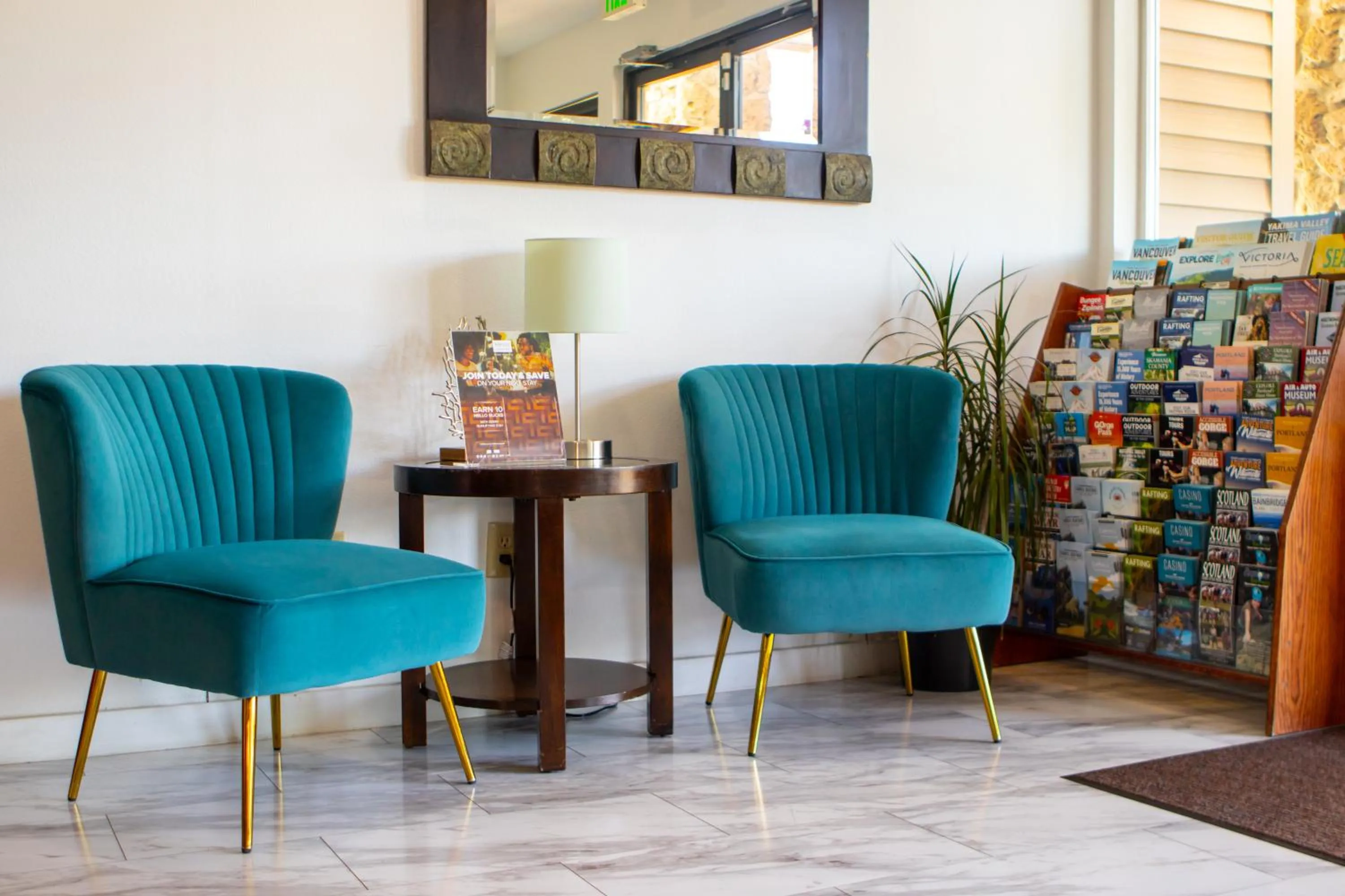 Seating area in Red Lion Inn & Suites Vancouver