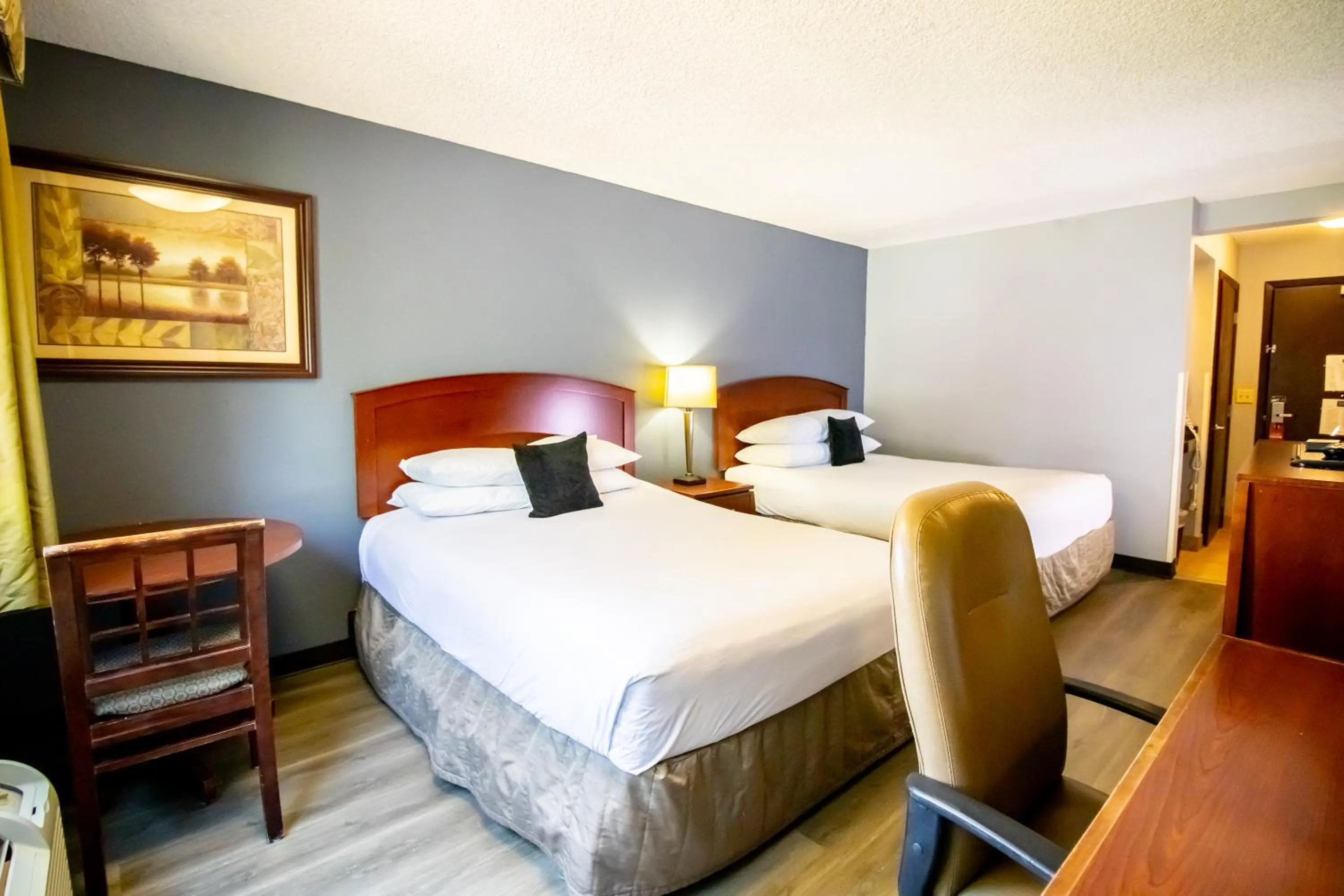 Bed in Red Lion Inn & Suites Vancouver