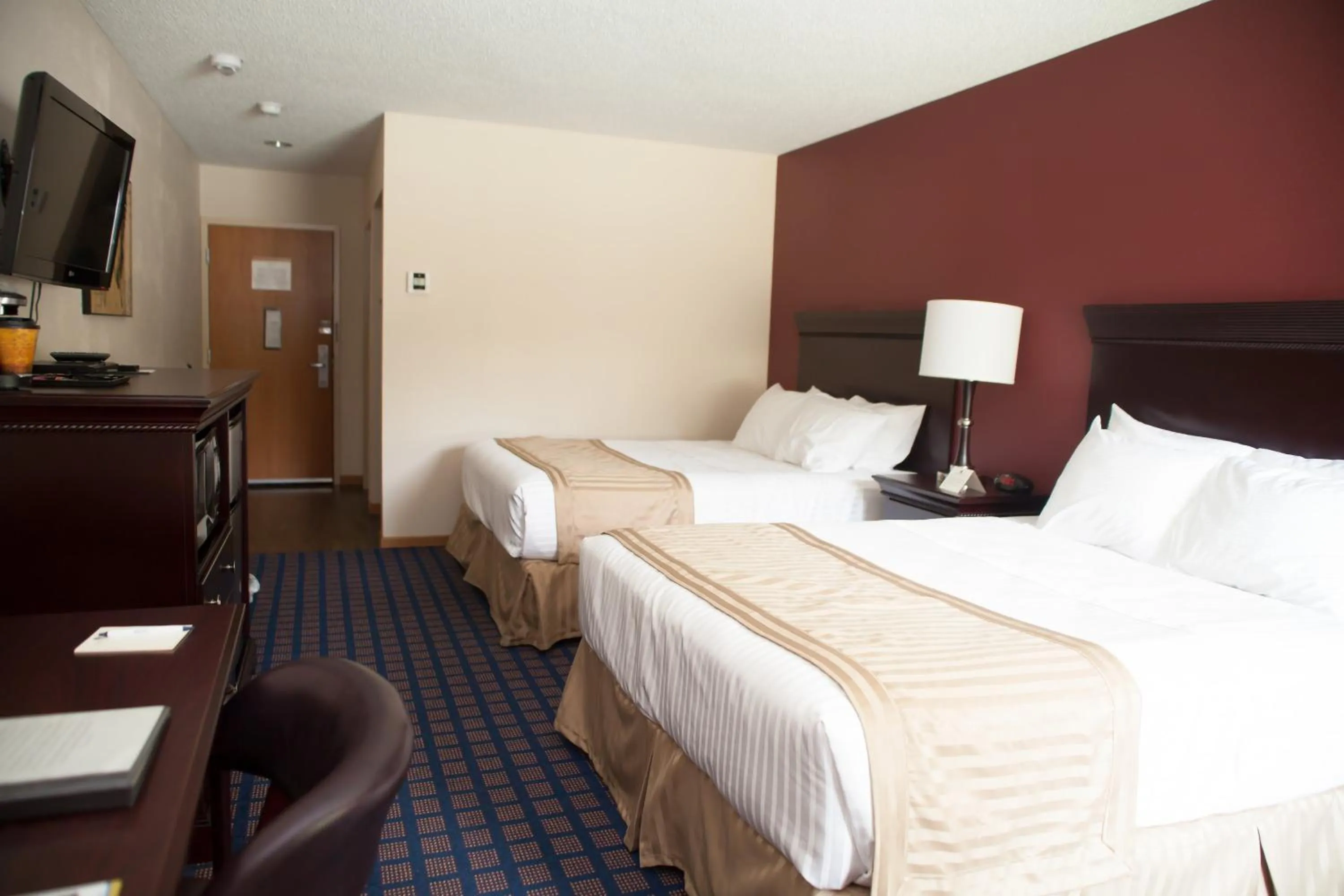 Photo of the whole room, Bed in Harrington Inn