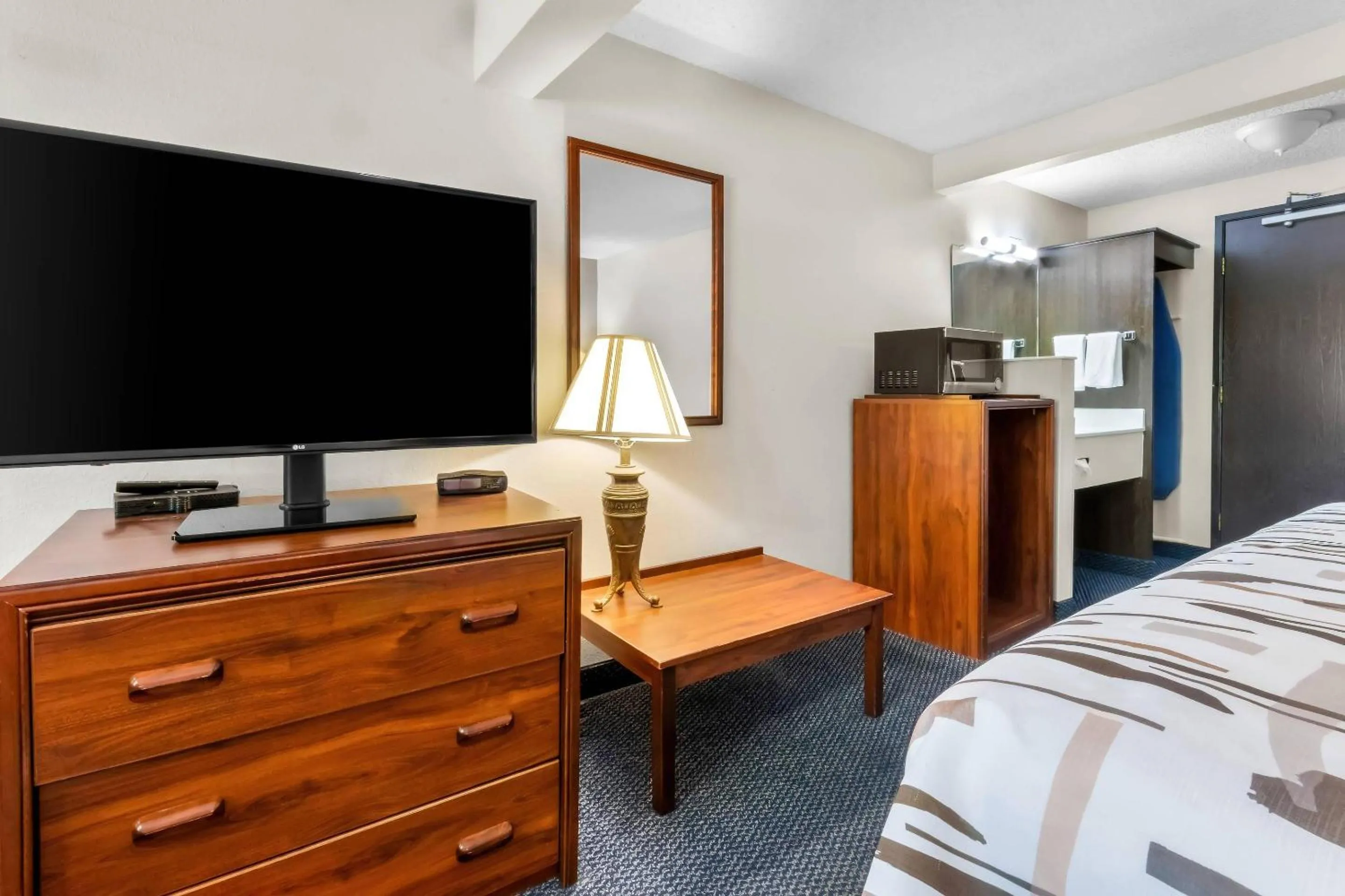 Bedroom, Bed in Rodeway Inn Helena