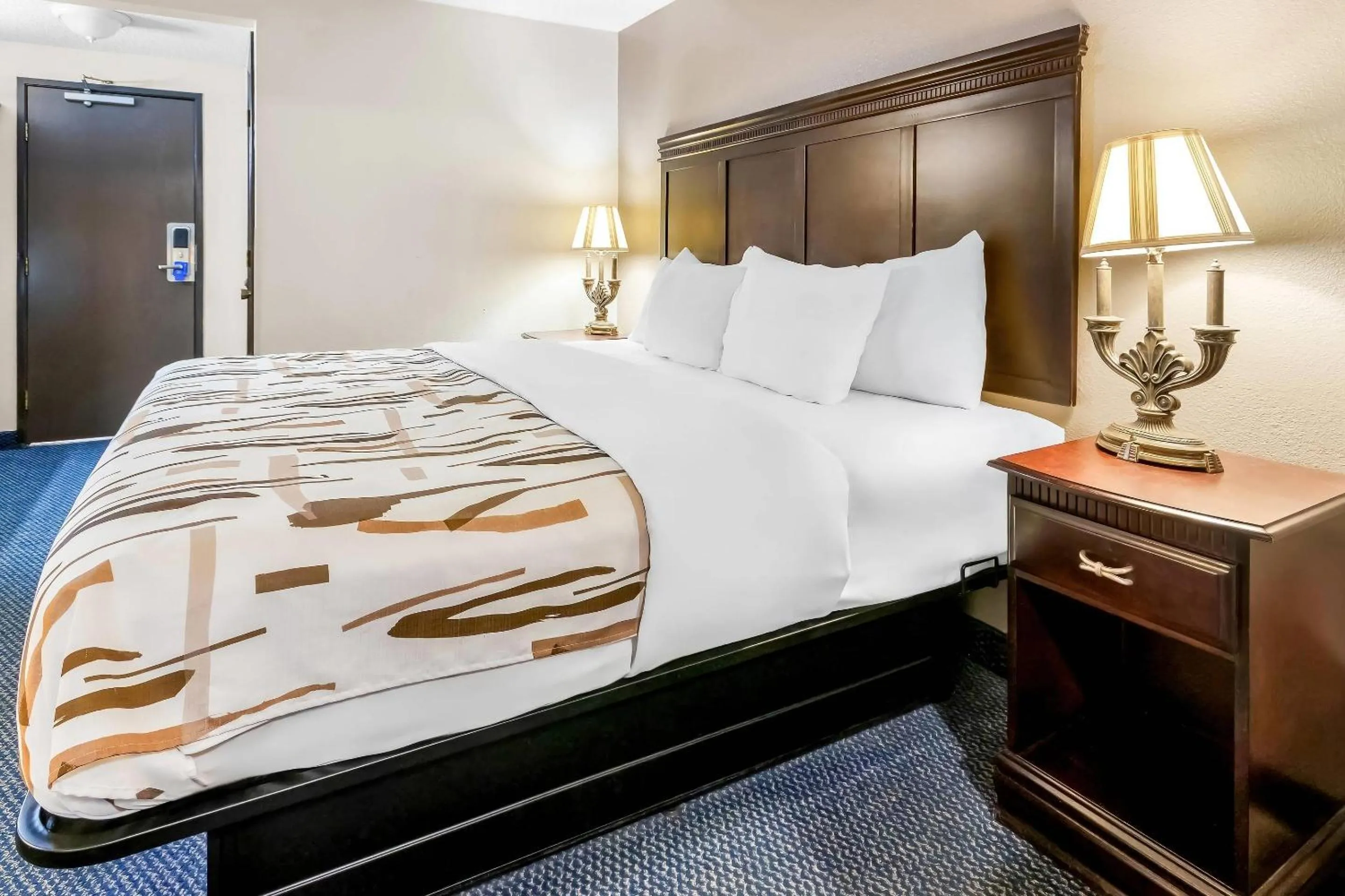 Bedroom, Bed in Rodeway Inn Helena