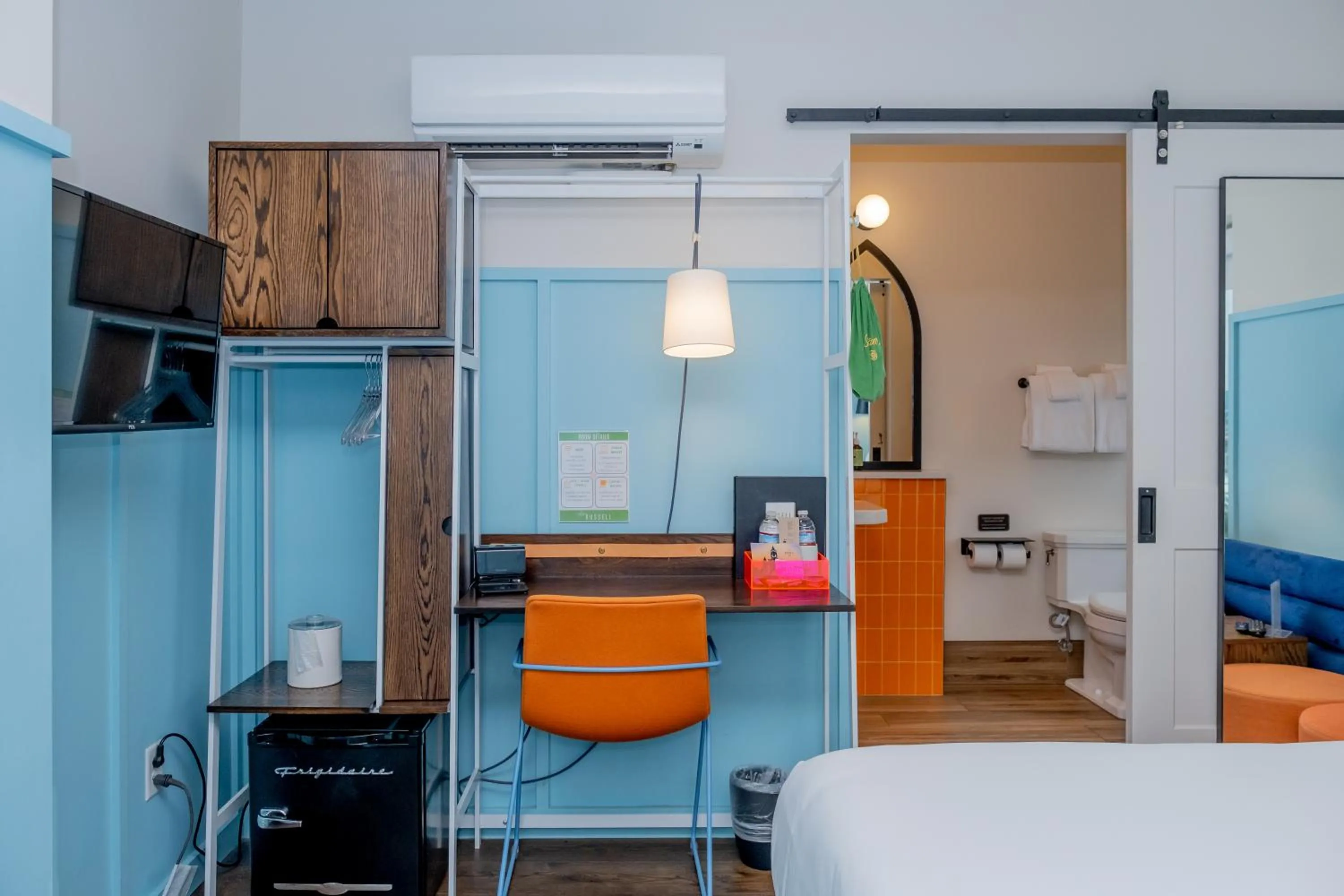 TV and multimedia, Bed in The Russell