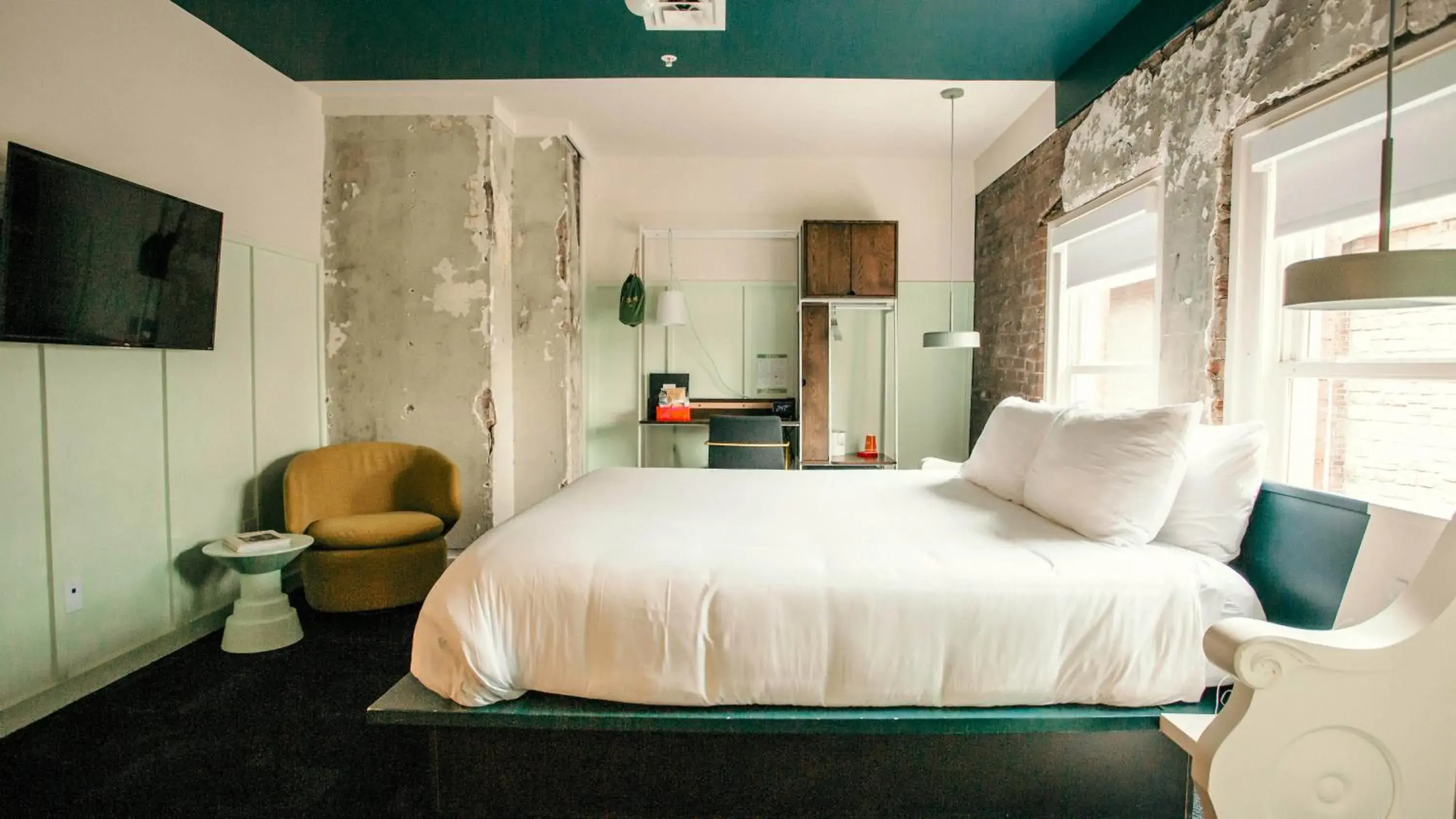 Room 2:8 - Deluxe King in The Russell Room 2:8 - Deluxe King in The Russell