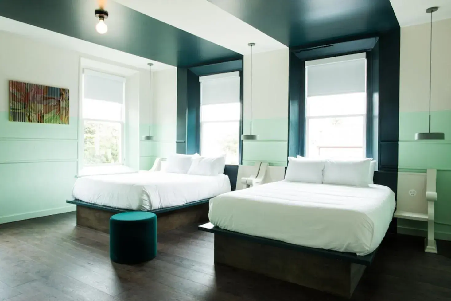 Room 1:2 - Double Queen in The Russell Room 1:2 - Double Queen in The Russell