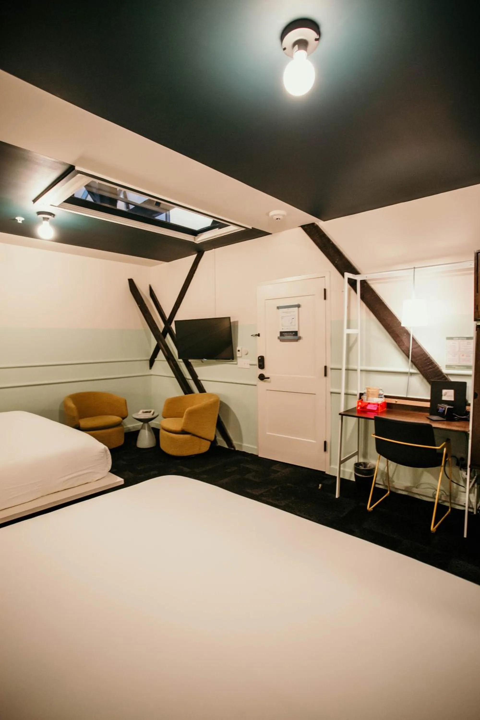 TV and multimedia, Bed in The Russell