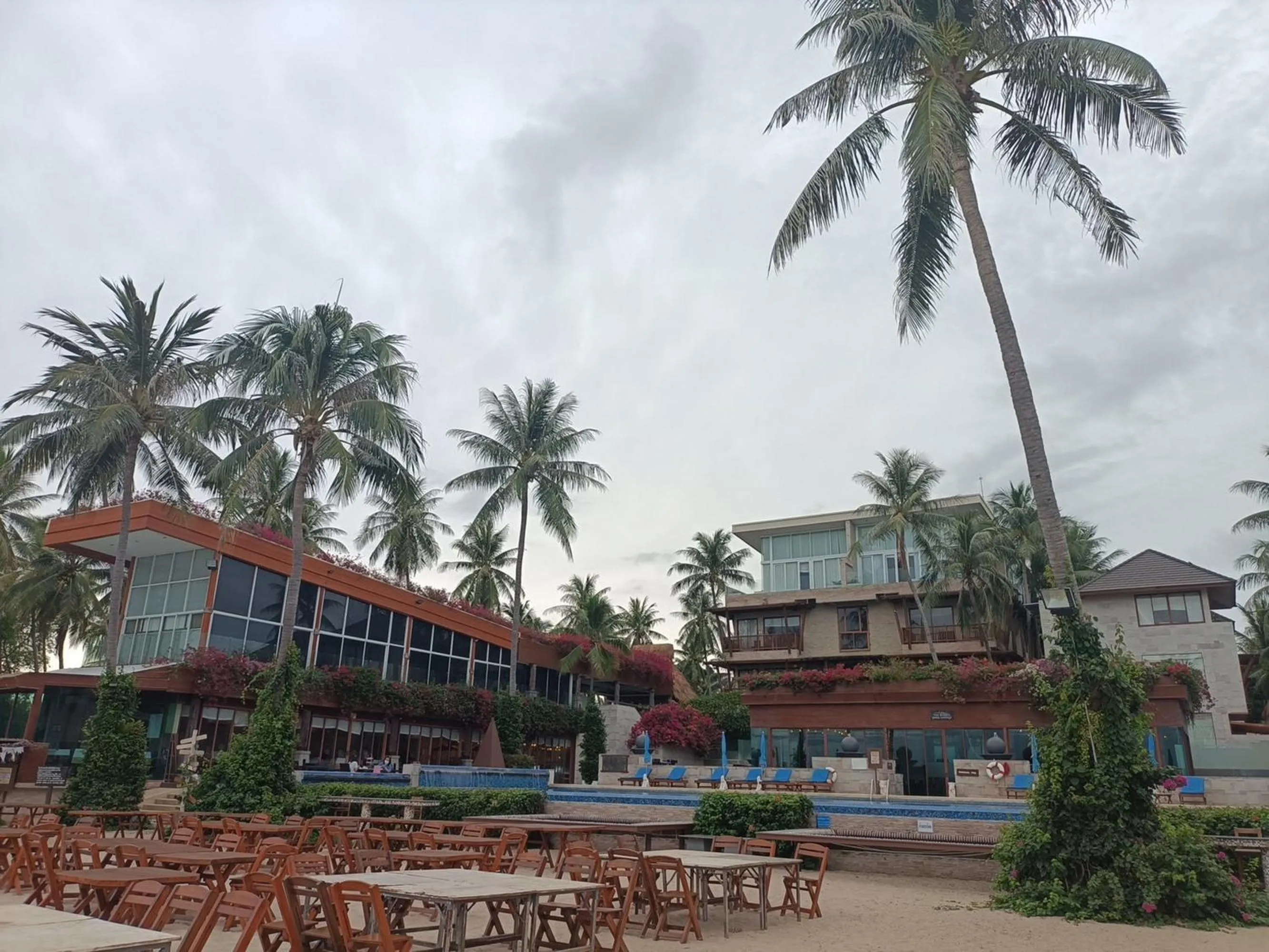 Lounge or bar in Dhevan Dara Beach Villa Kuiburi