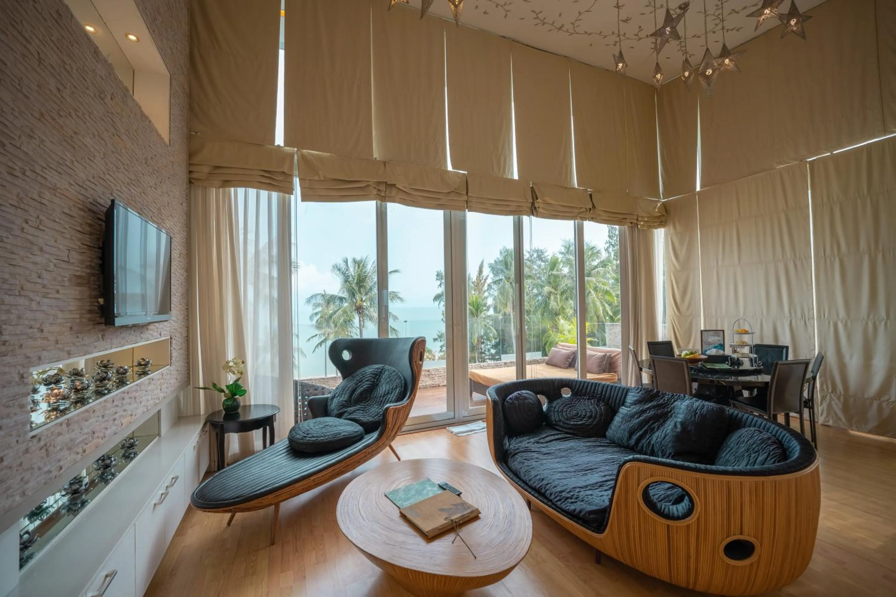 Living room in Dhevan Dara Beach Villa Kuiburi