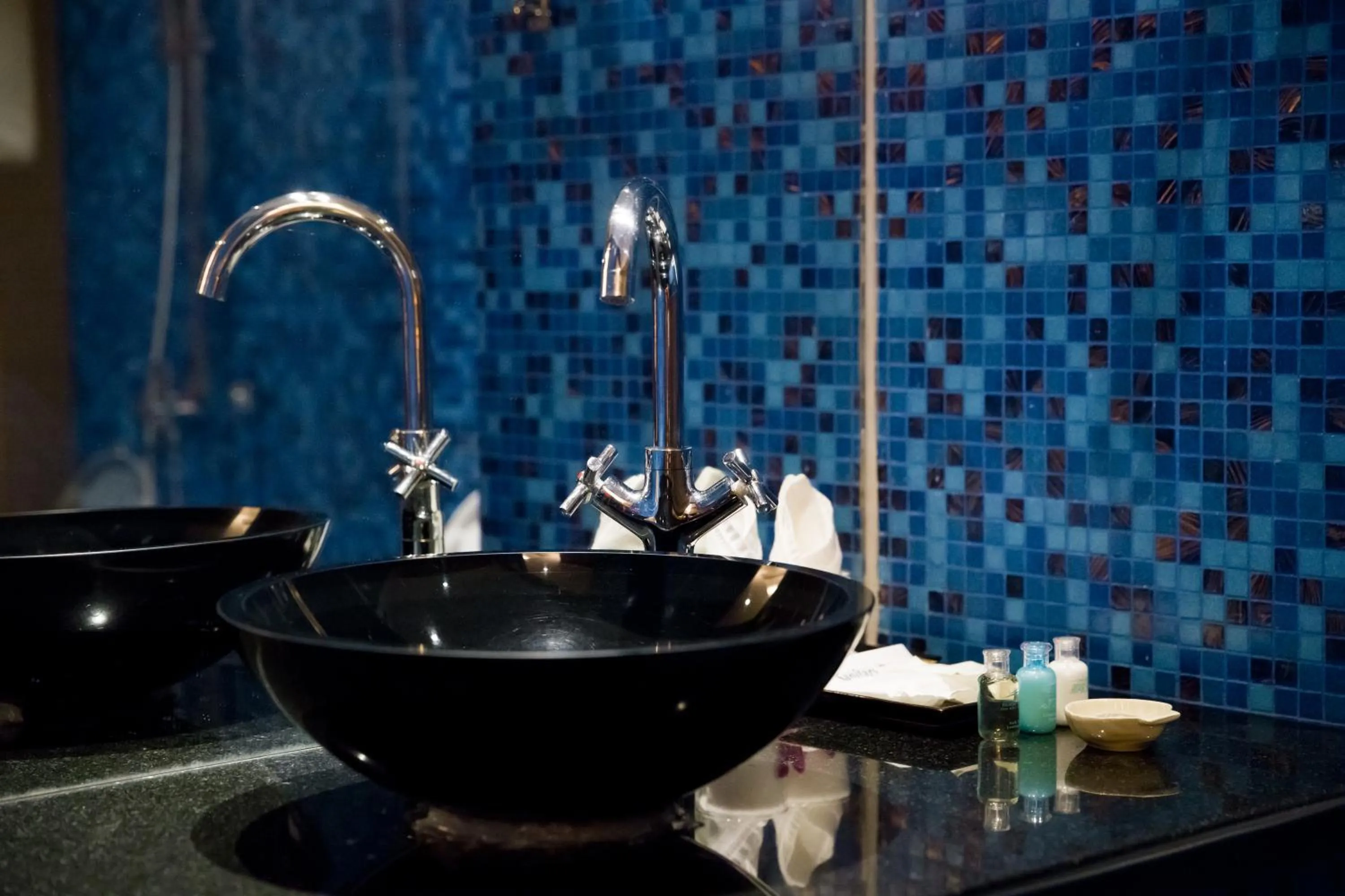 Toilet in Dhevan Dara Beach Villa Kuiburi