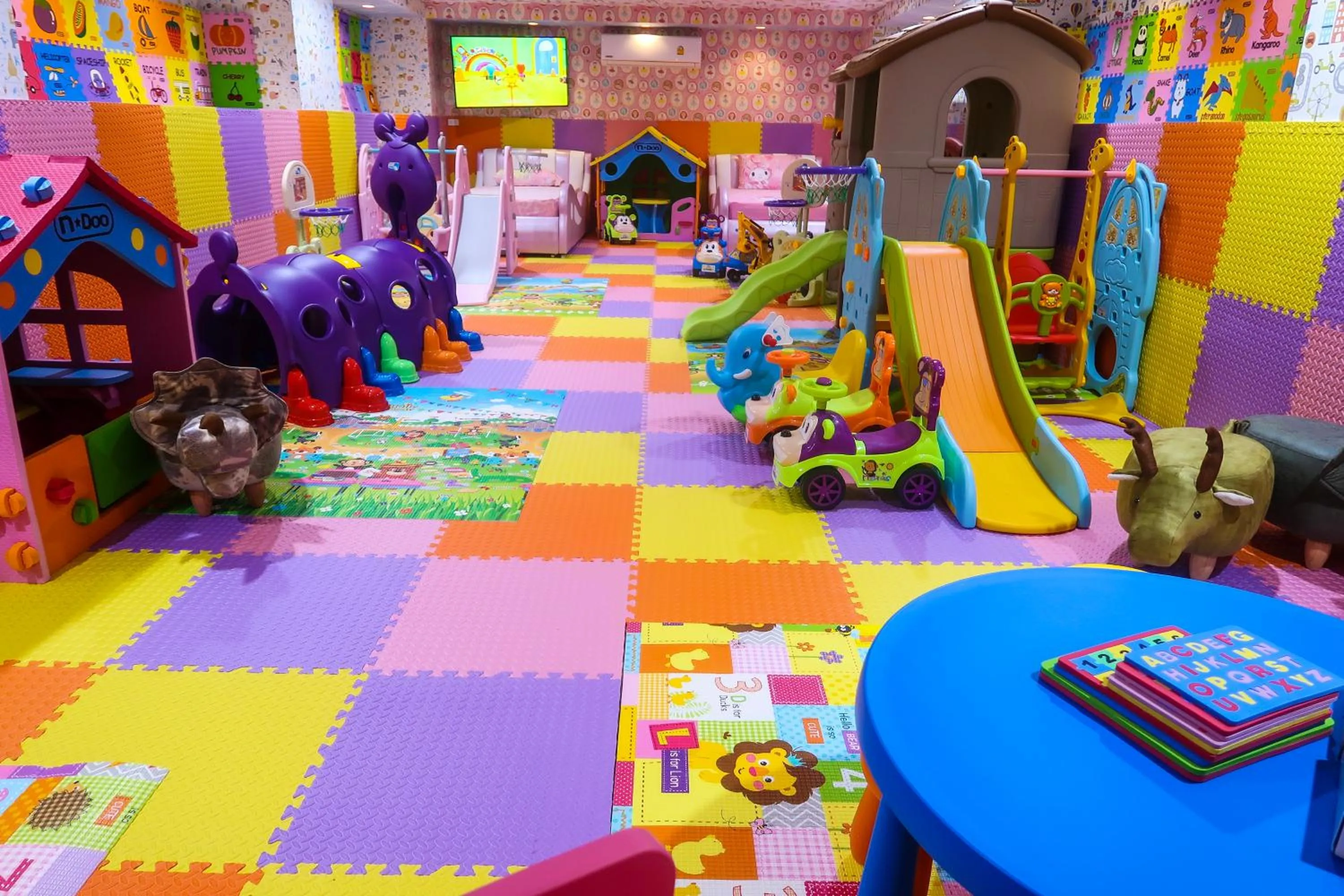 Area and facilities in Dhevan Dara Beach Villa Kuiburi