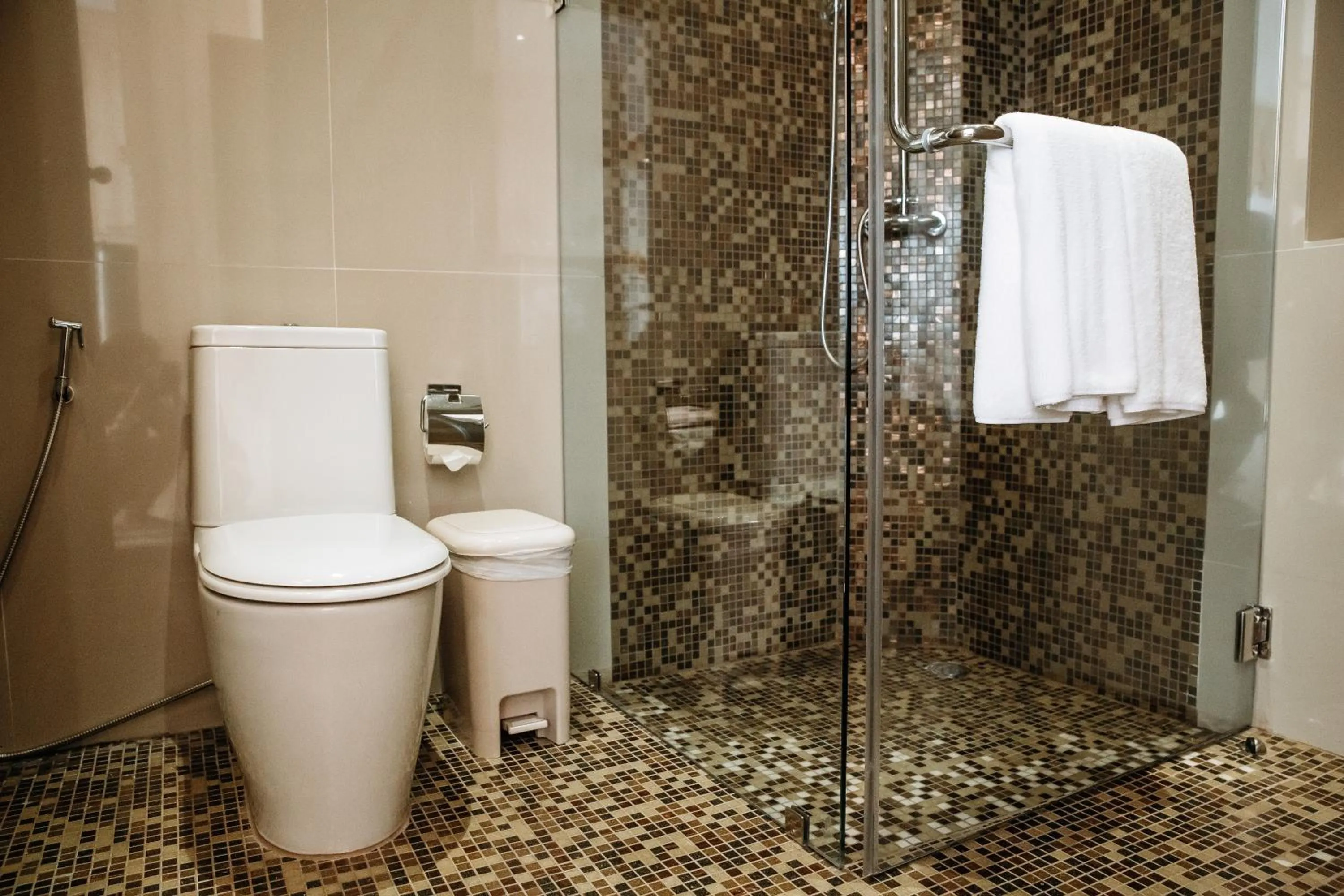 Toilet in Dhevan Dara Beach Villa Kuiburi