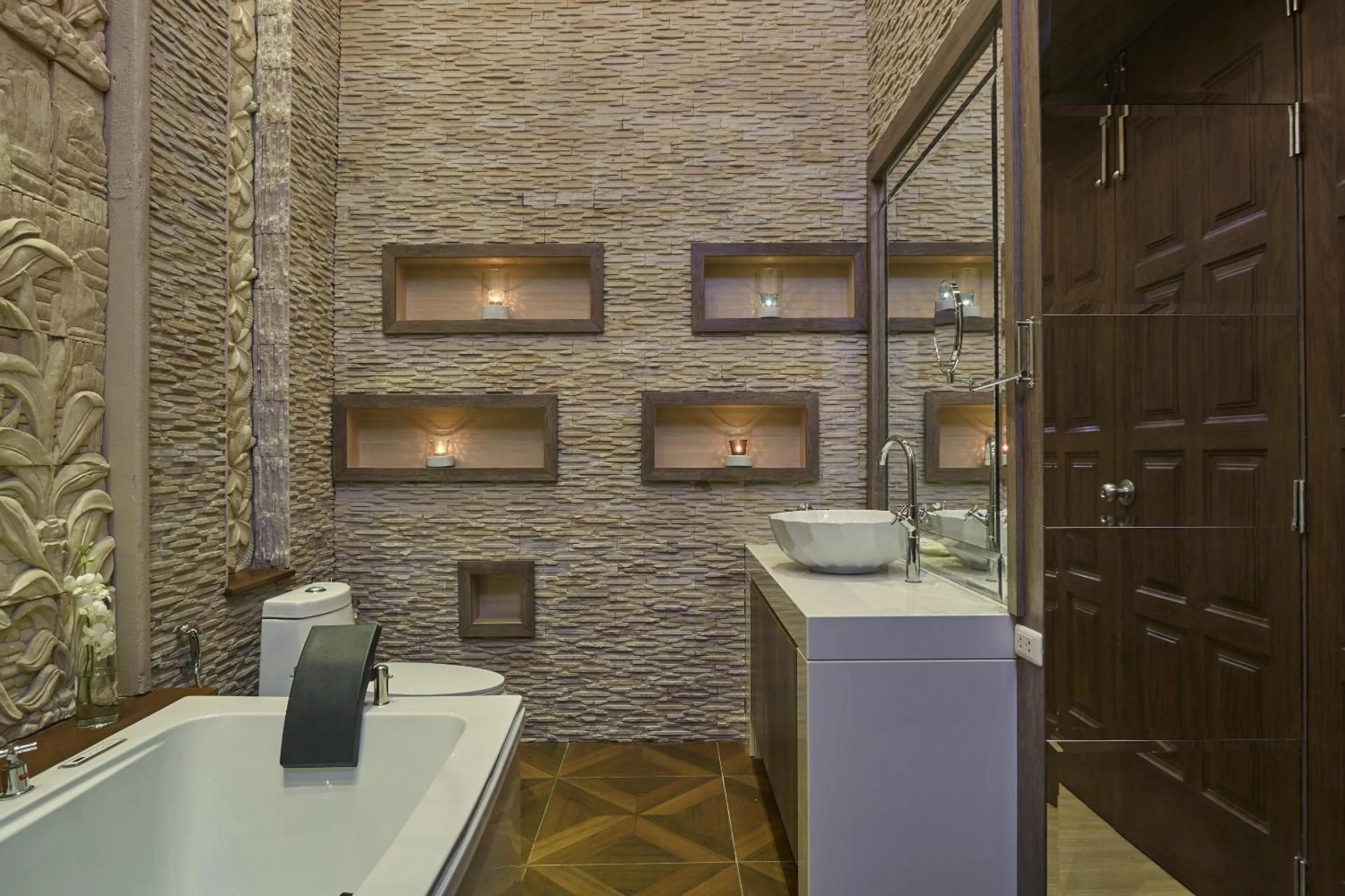 Bathroom in Dhevan Dara Beach Villa Kuiburi