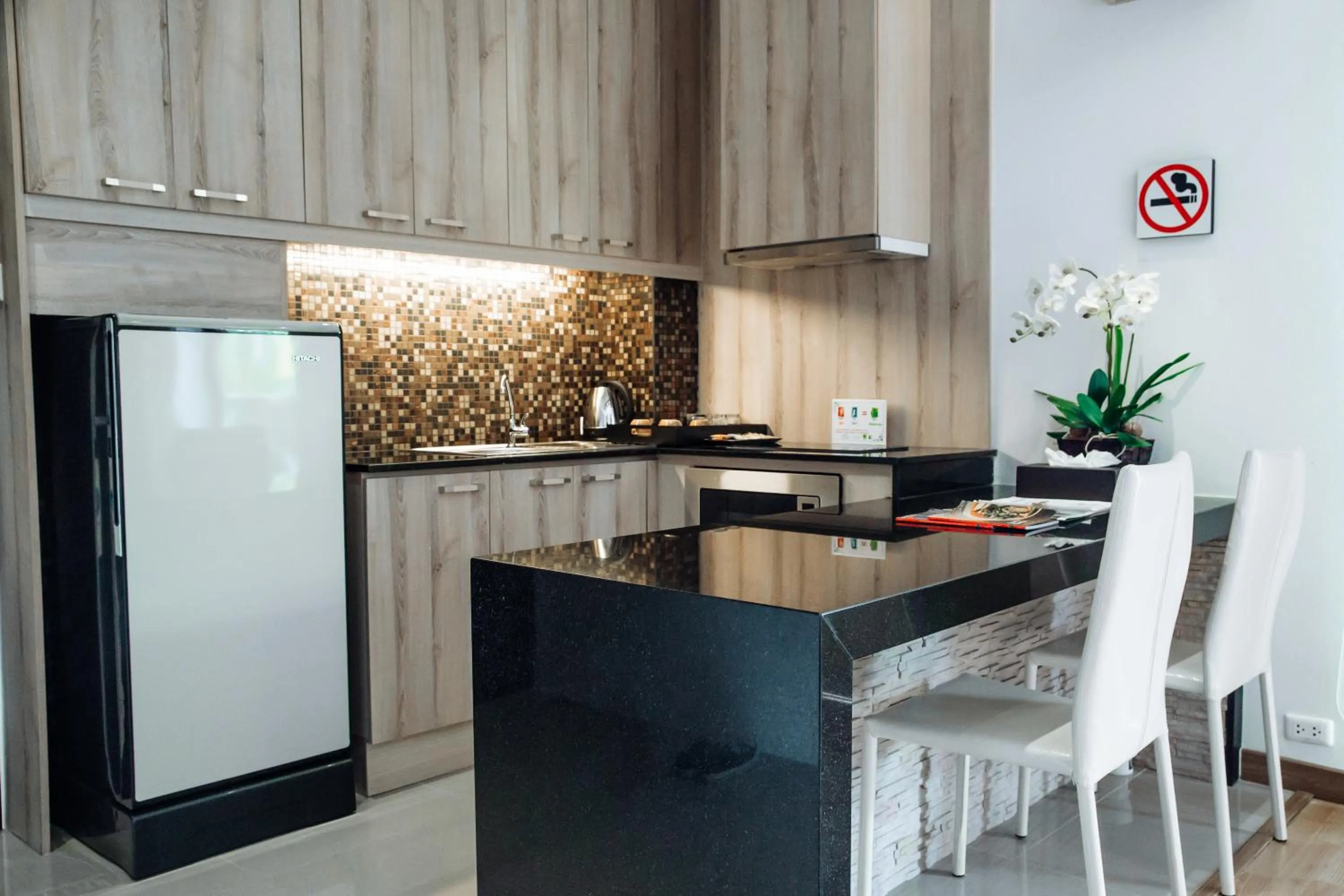 Dining area in Dhevan Dara Beach Villa Kuiburi