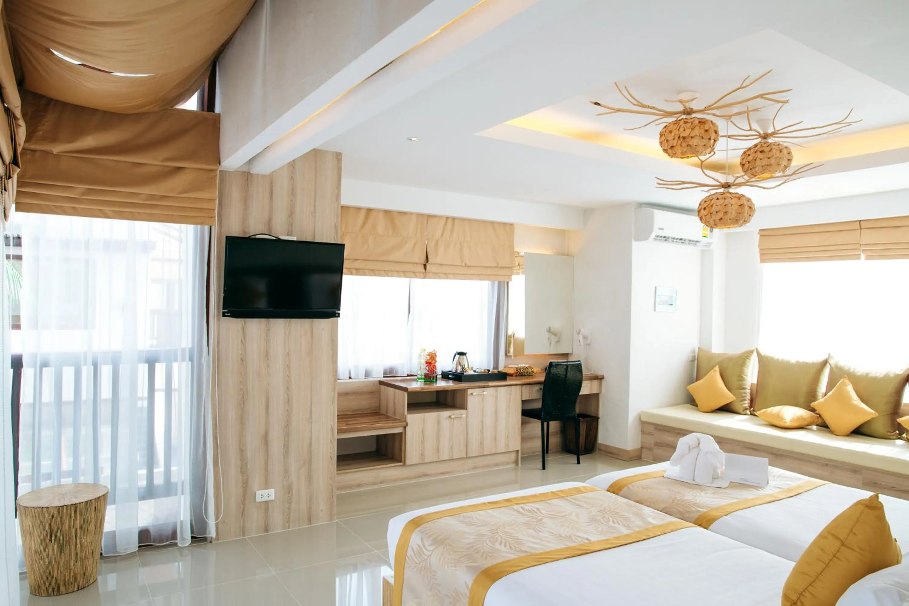 Shower, Bed in Dhevan Dara Beach Villa Kuiburi
