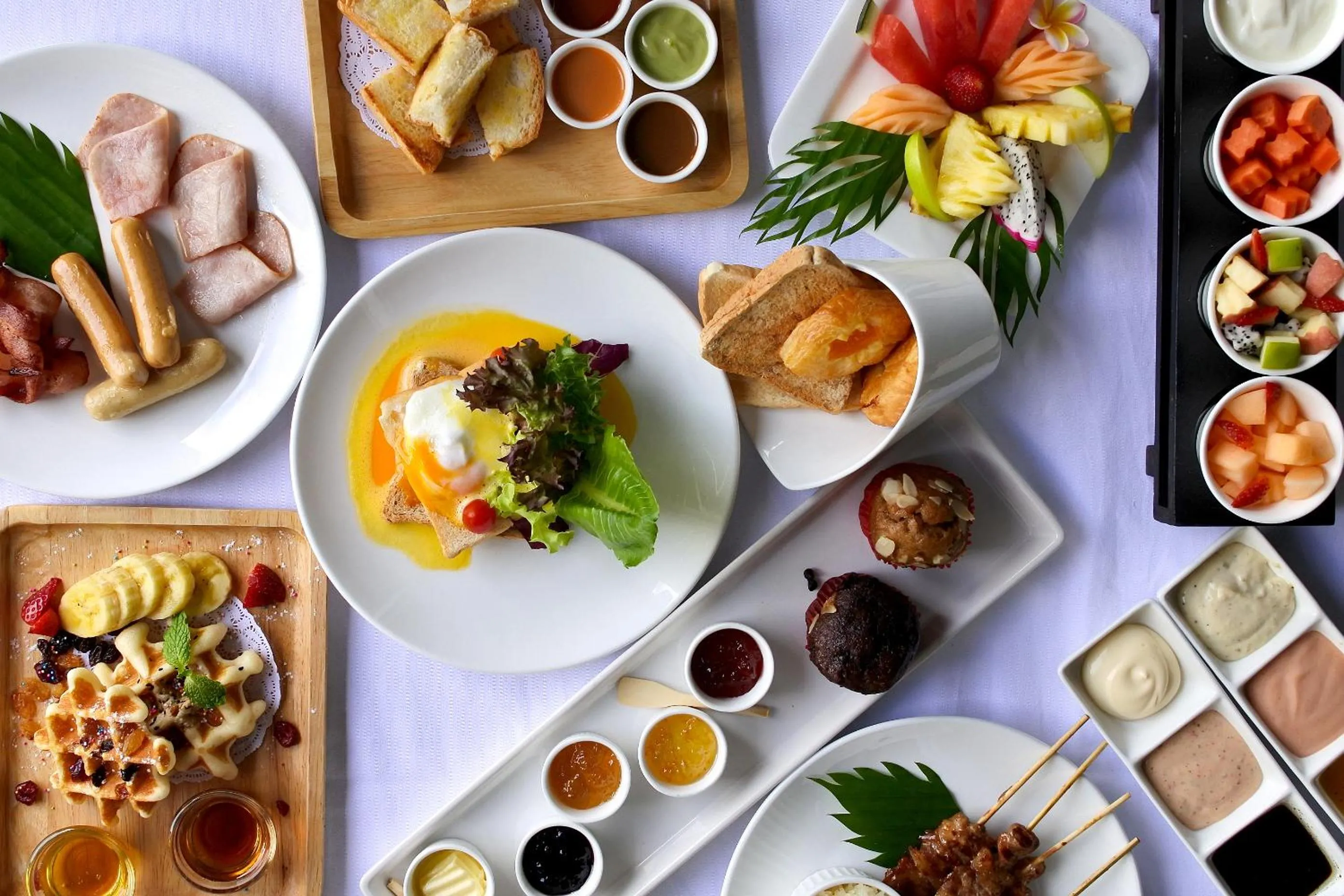 Buffet breakfast in Dhevan Dara Beach Villa Kuiburi