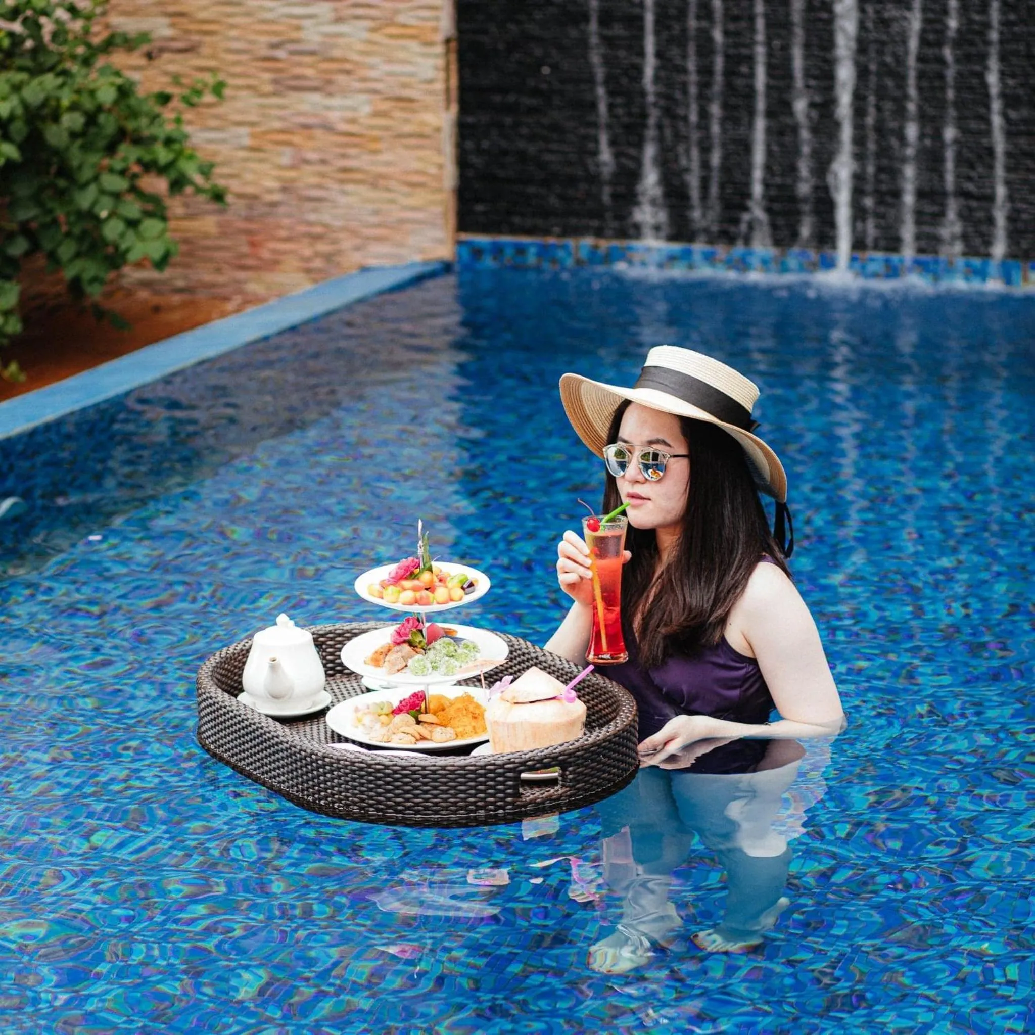 Food and drinks in Dhevan Dara Beach Villa Kuiburi