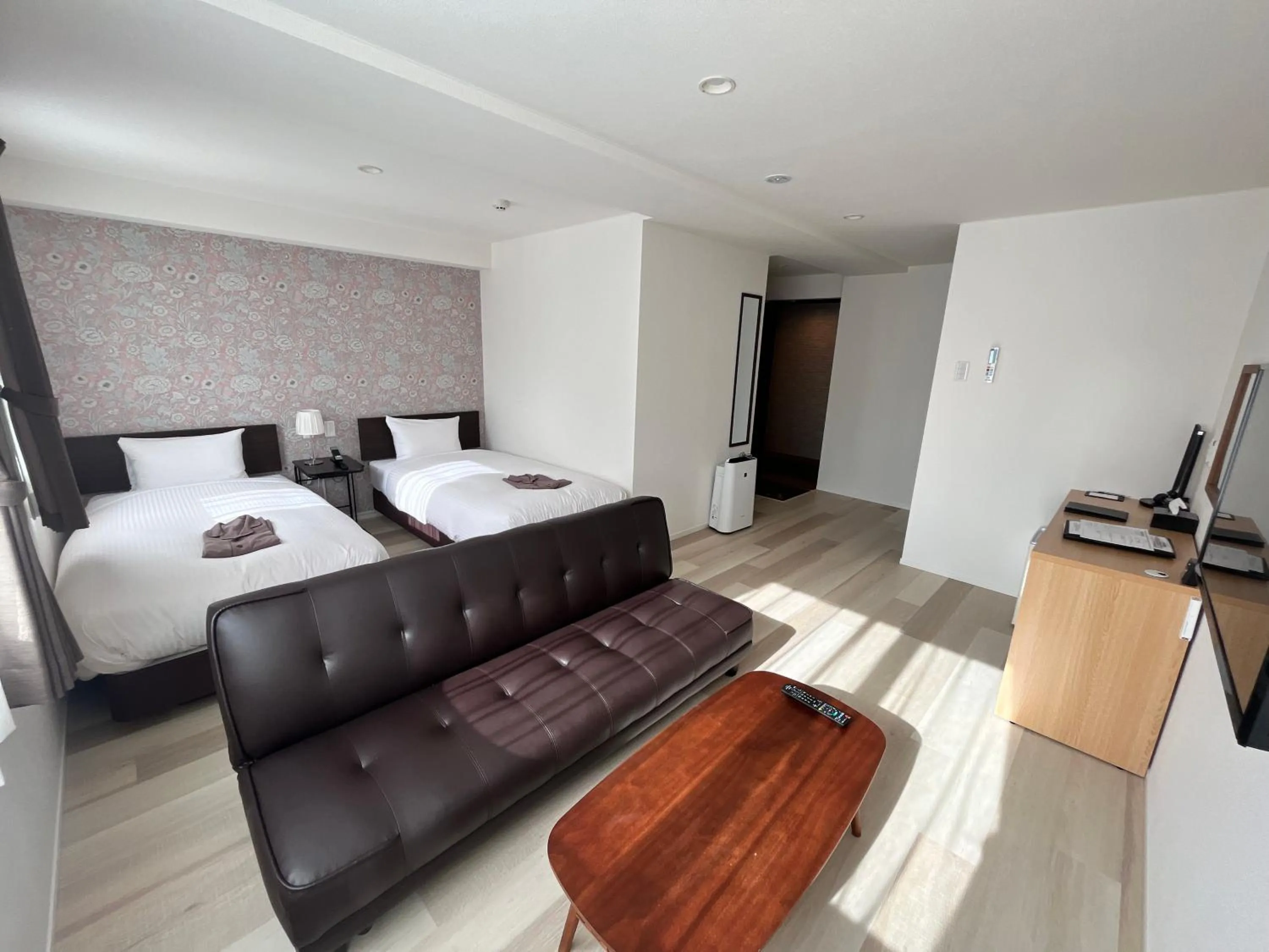 Photo of the whole room, Bed in Cozy Inn OTARU