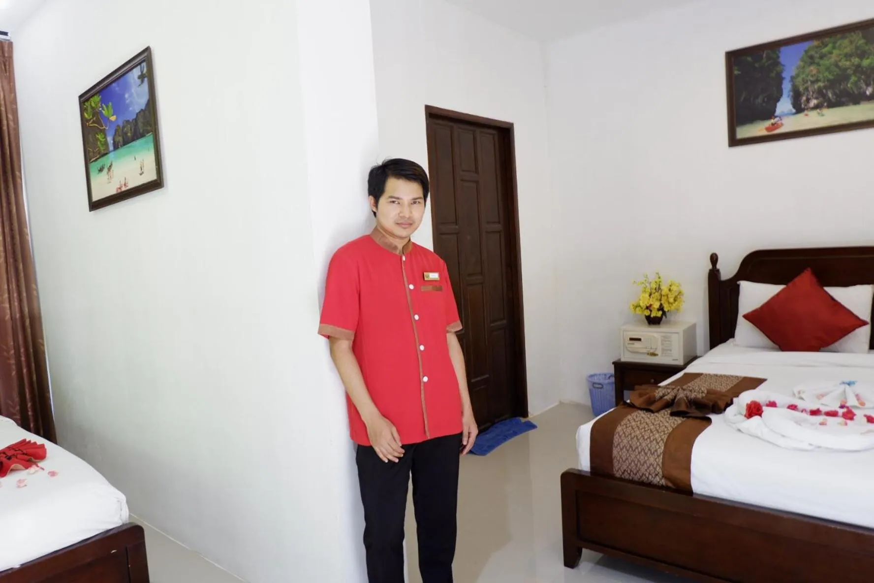 Staff, Bed in Phi Phi Maiyada Resort