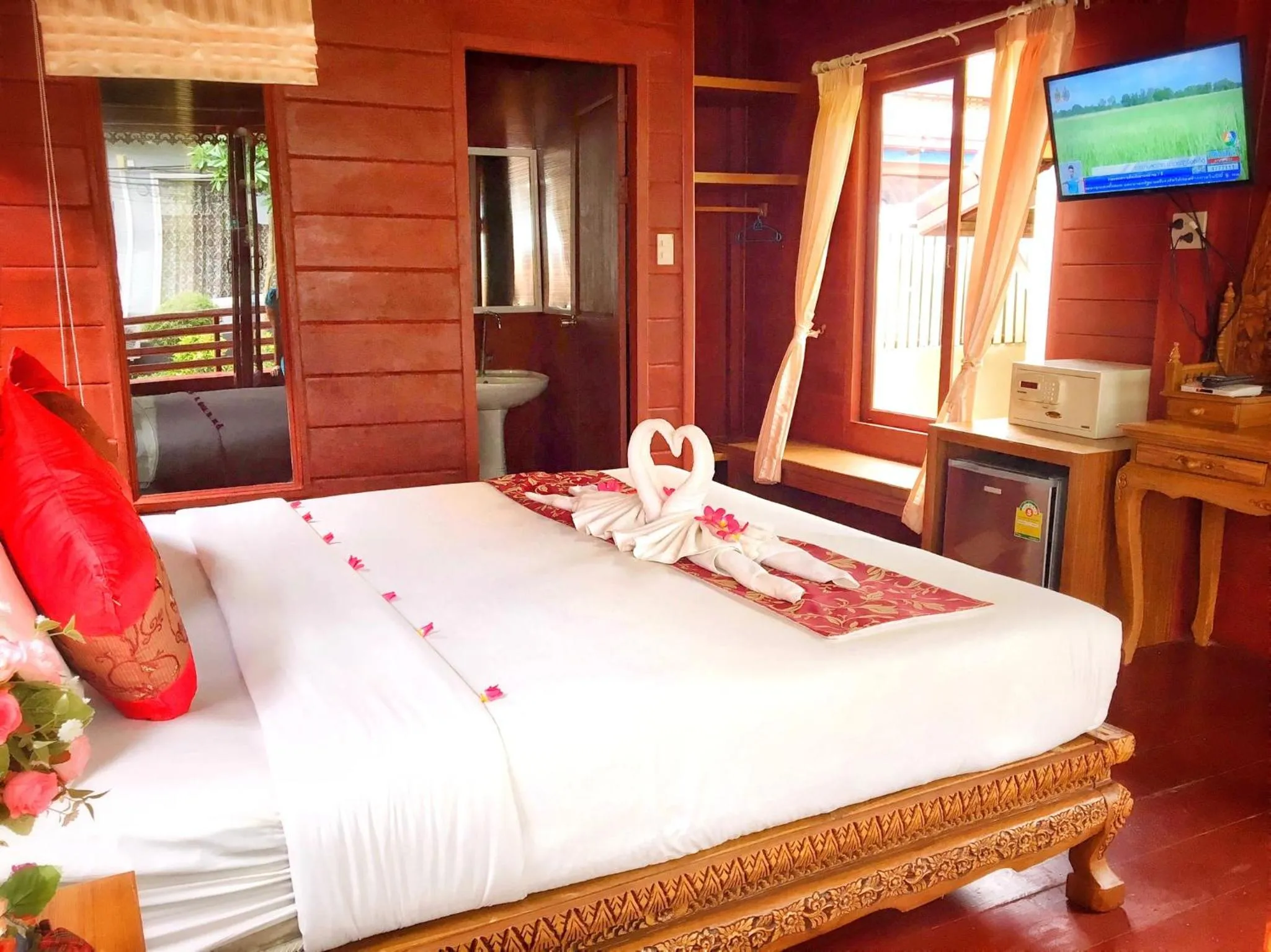 Photo of the whole room, Bed in Phi Phi Maiyada Resort