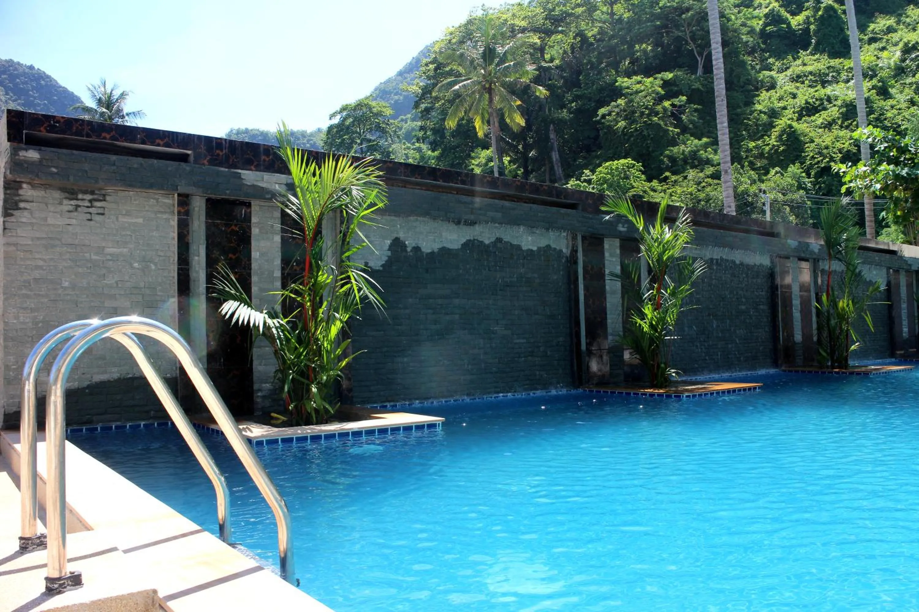 Swimming pool in Phi Phi Maiyada Resort