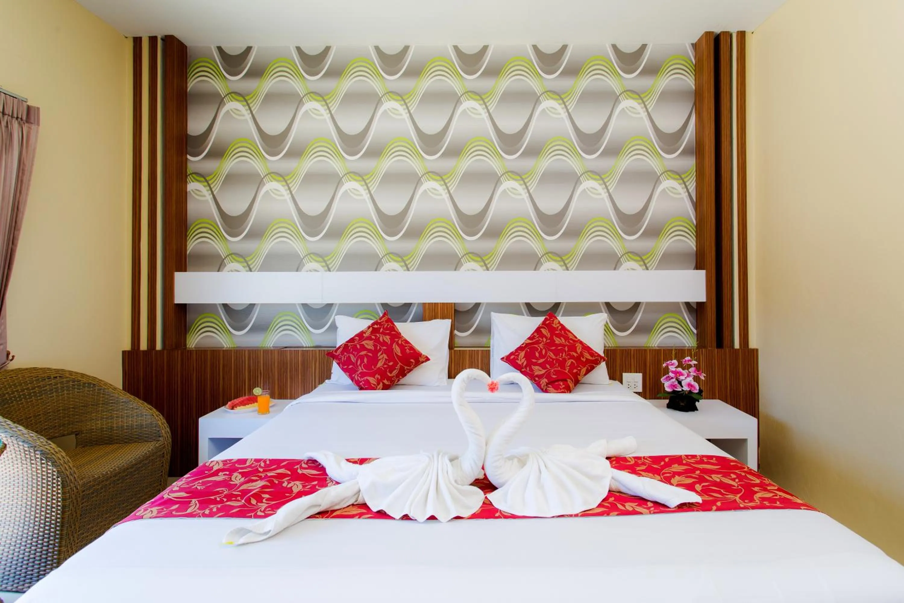 Bedroom, Bed in Phi Phi Maiyada Resort