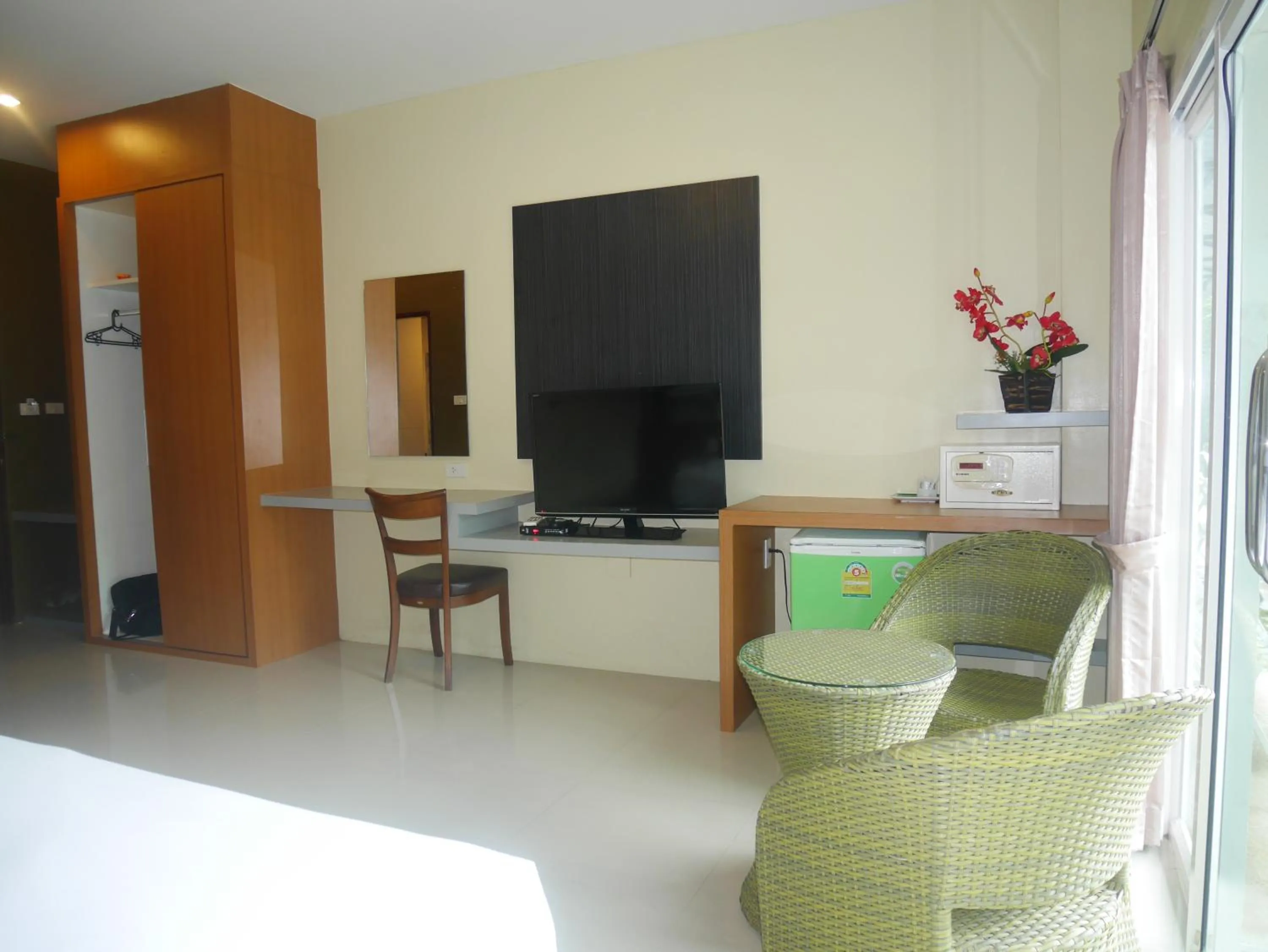 Seating area, Bed in Phi Phi Maiyada Resort