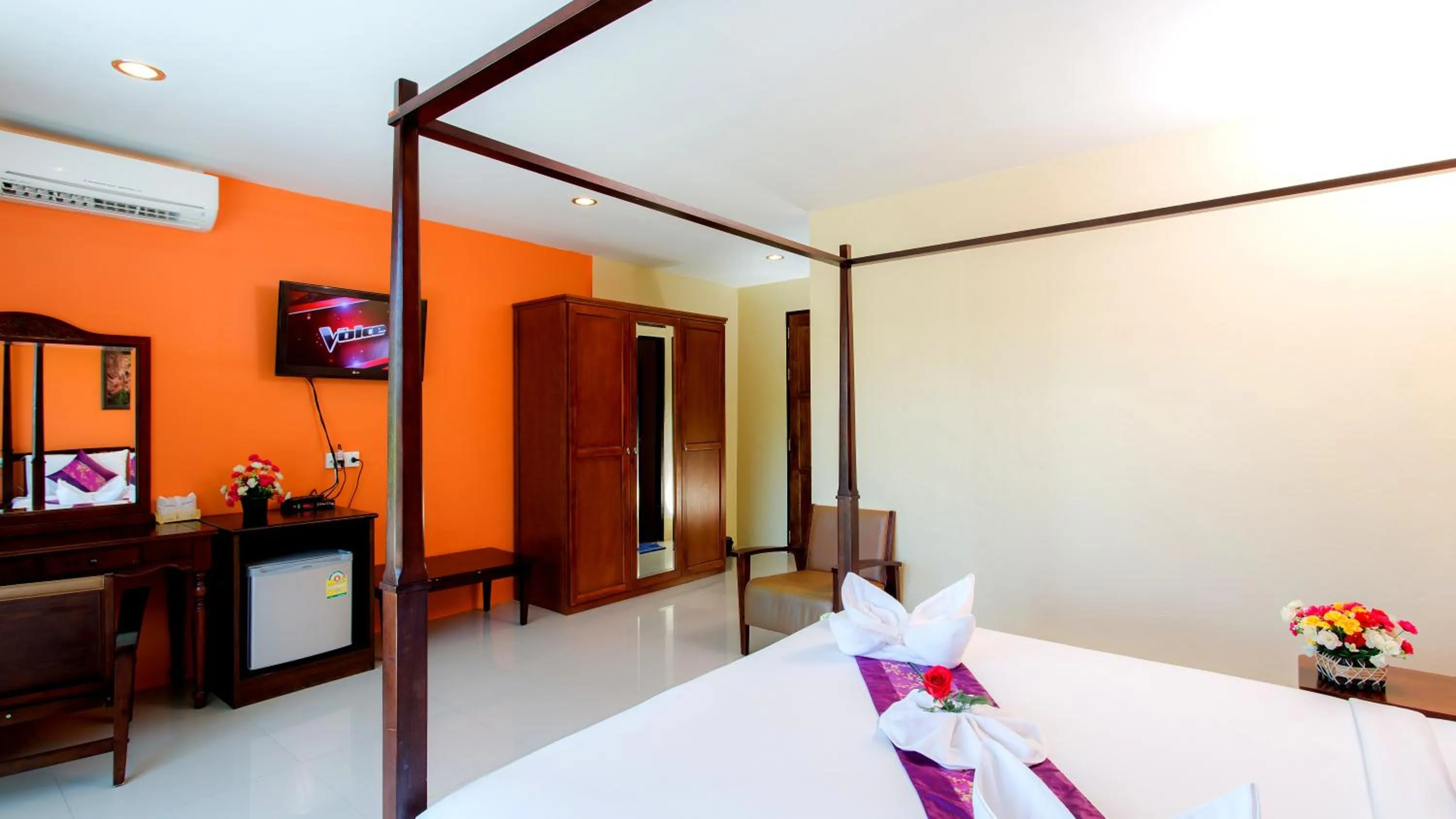 Photo of the whole room, Bed in Phi Phi Maiyada Resort