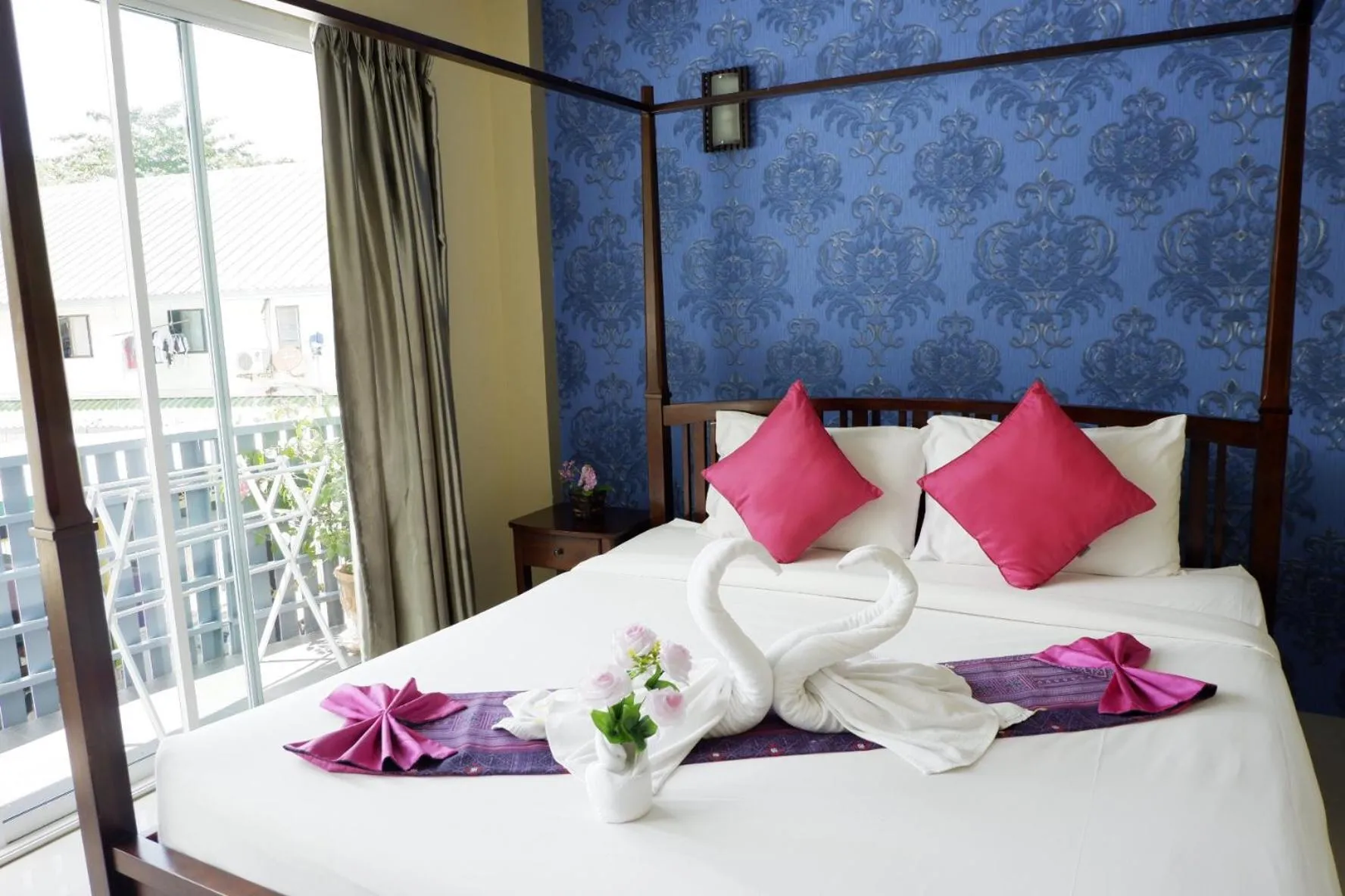 Bedroom, Bed in Phi Phi Maiyada Resort