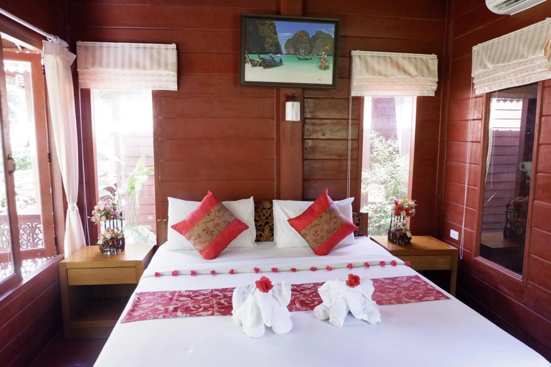 Bedroom, Bed in Phi Phi Maiyada Resort