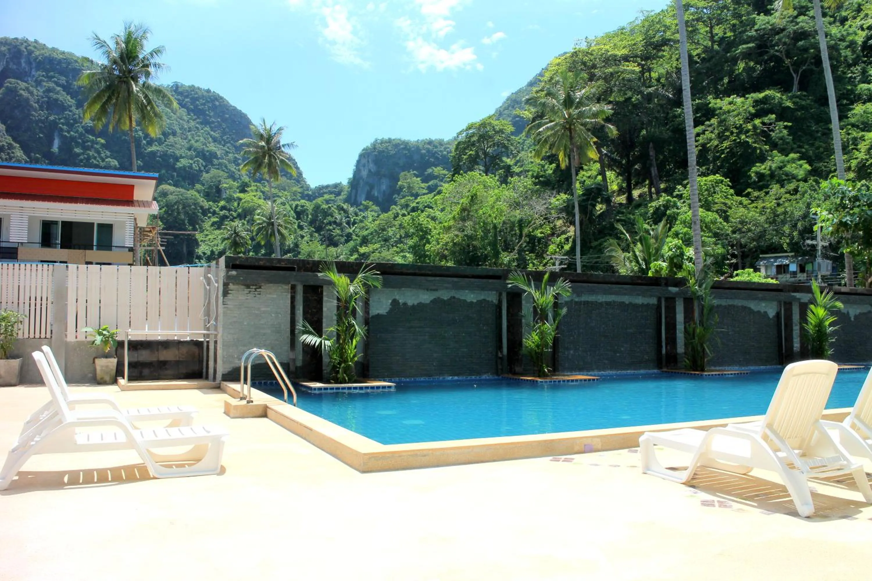 Swimming pool in Phi Phi Maiyada Resort