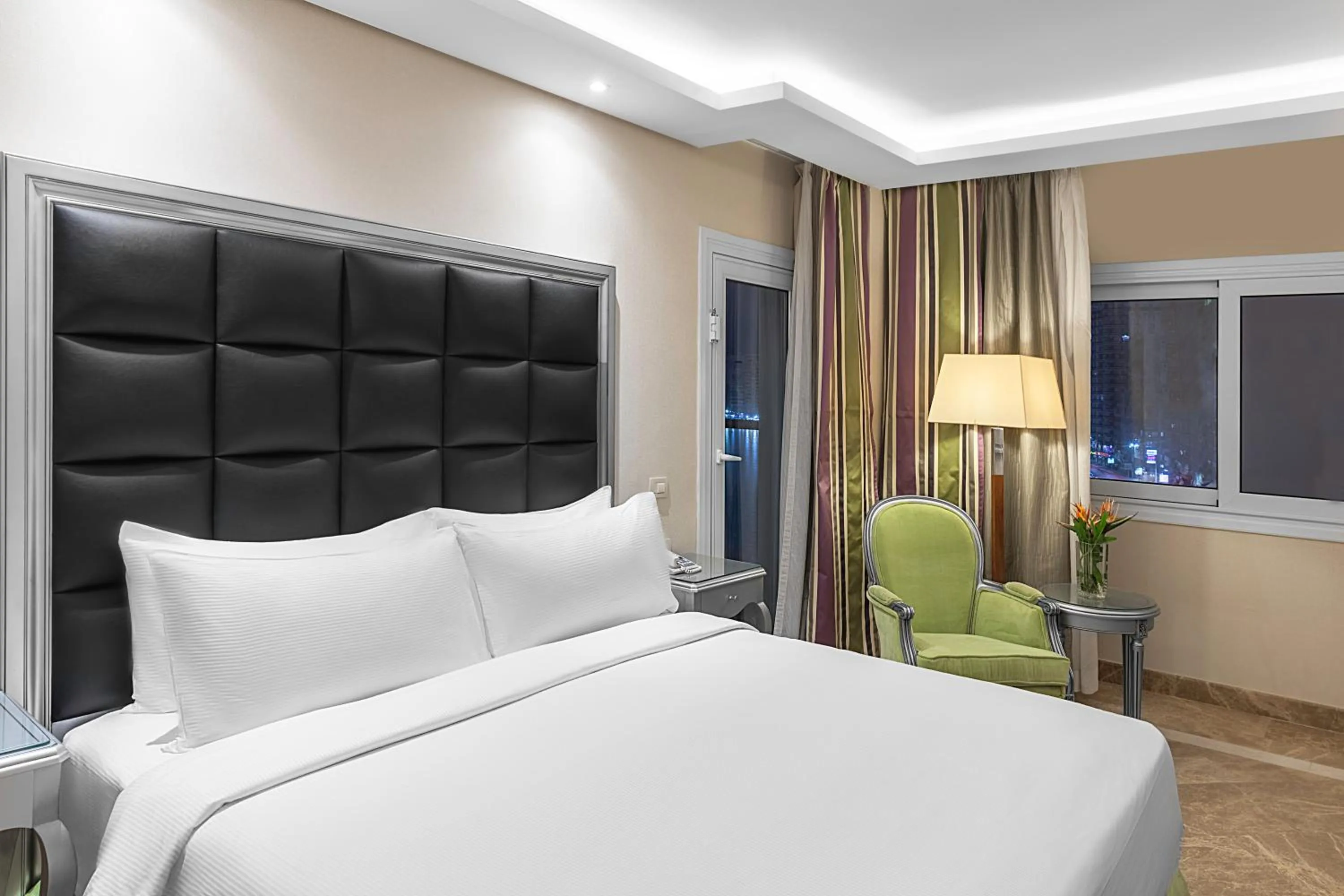 City view, Bed in Hilton Alexandria Corniche Hotel