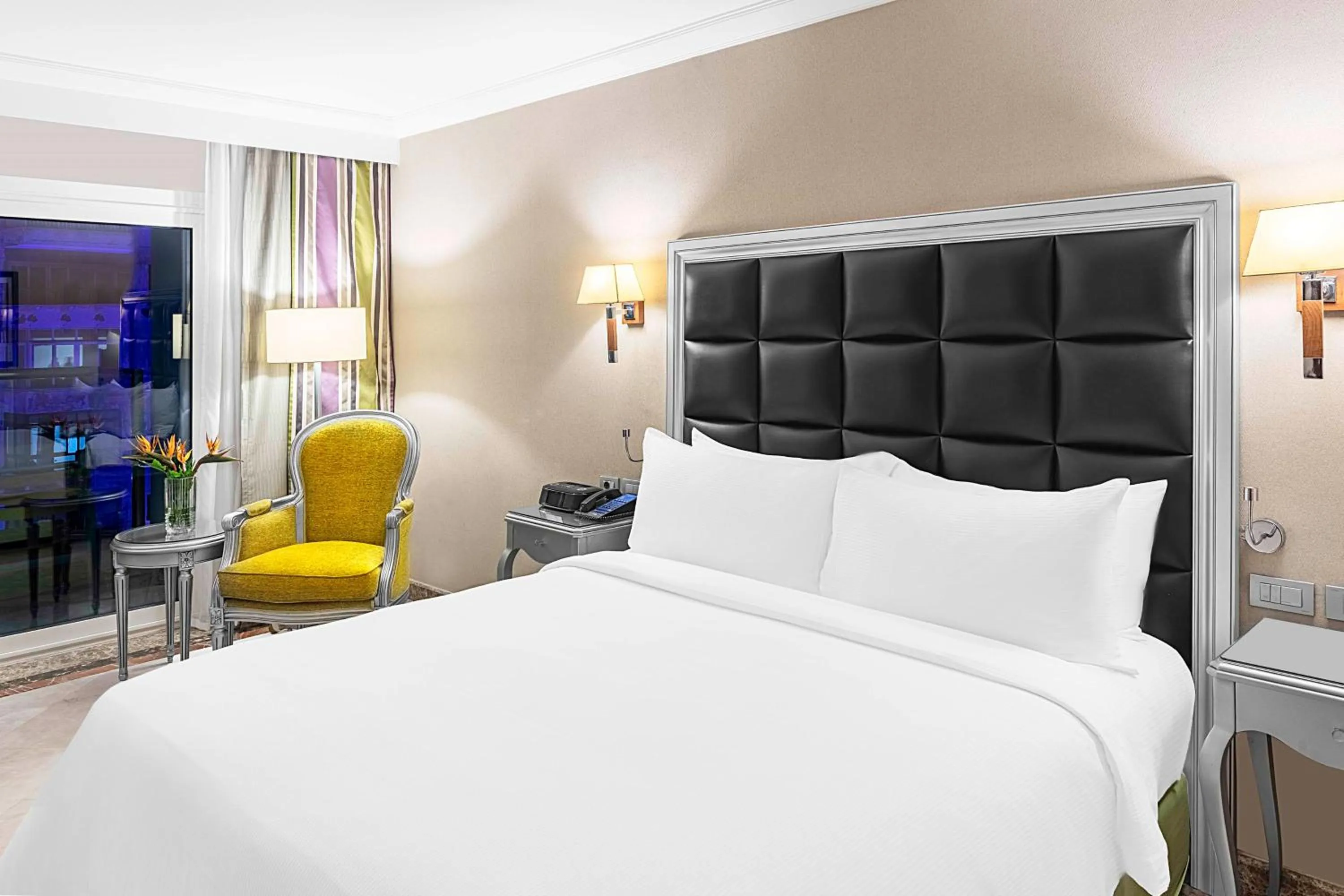 View (from property/room), Bed in Hilton Alexandria Corniche Hotel