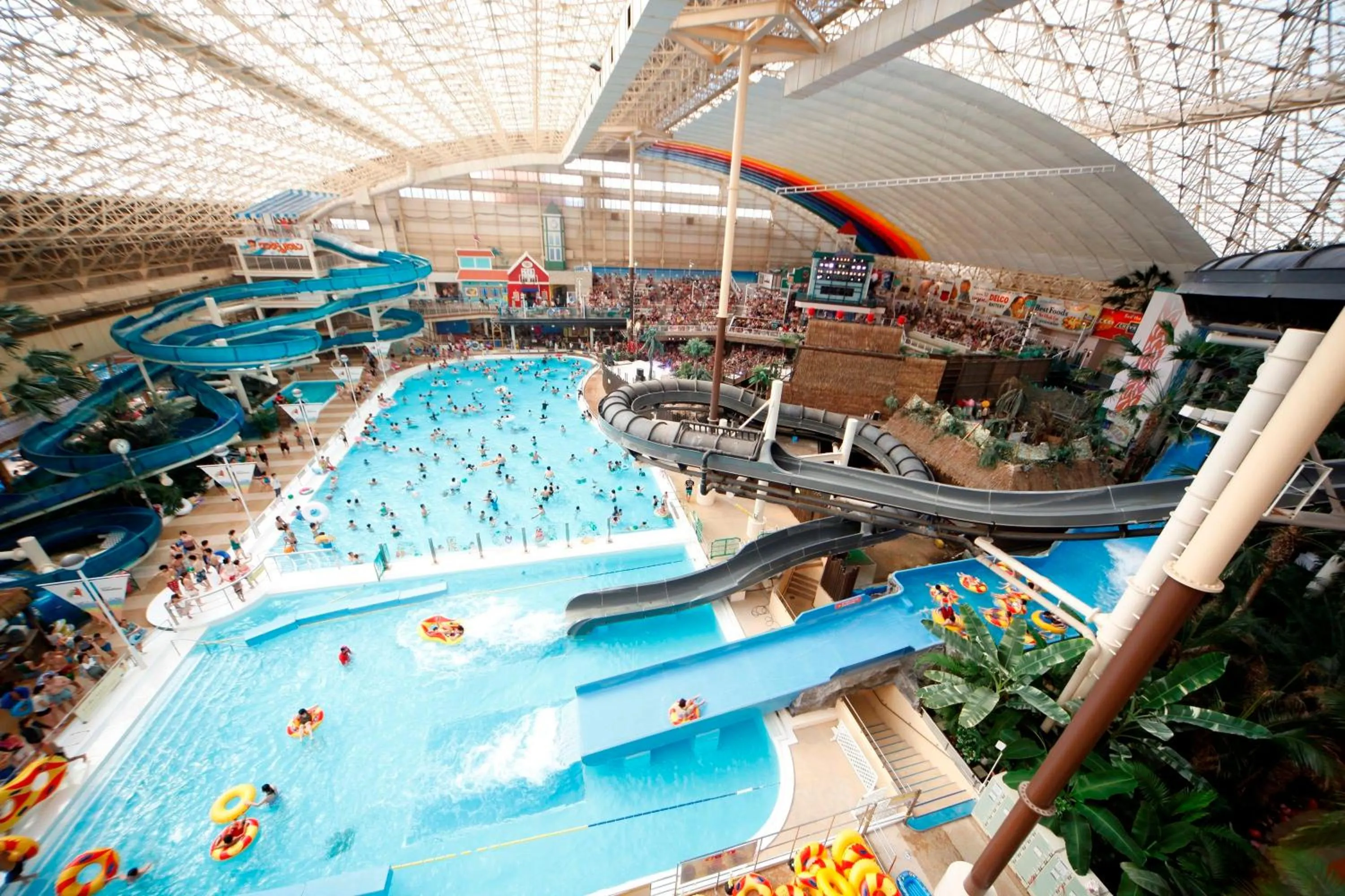 Swimming pool in Spa Resort Hawaiians VIR Port