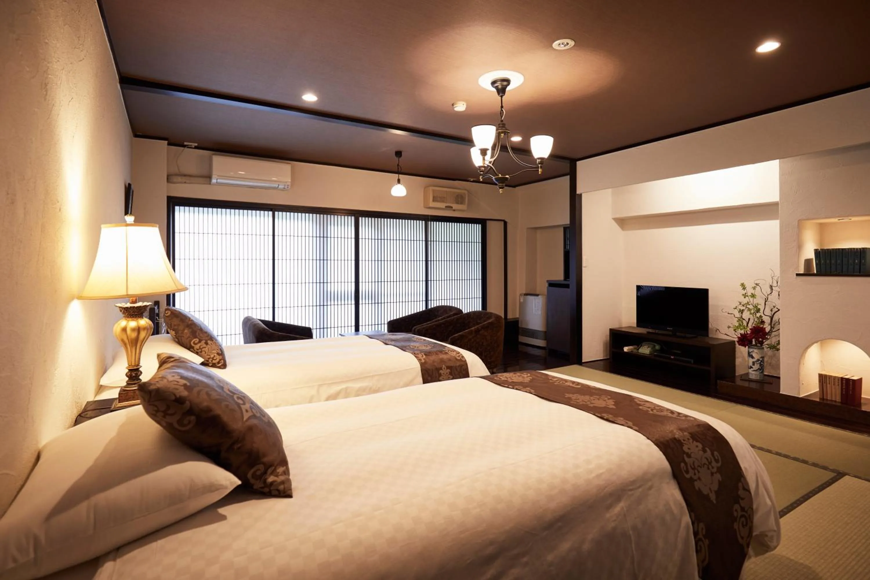 Photo of the whole room, Bed in Tateshina Shinyu Onsen