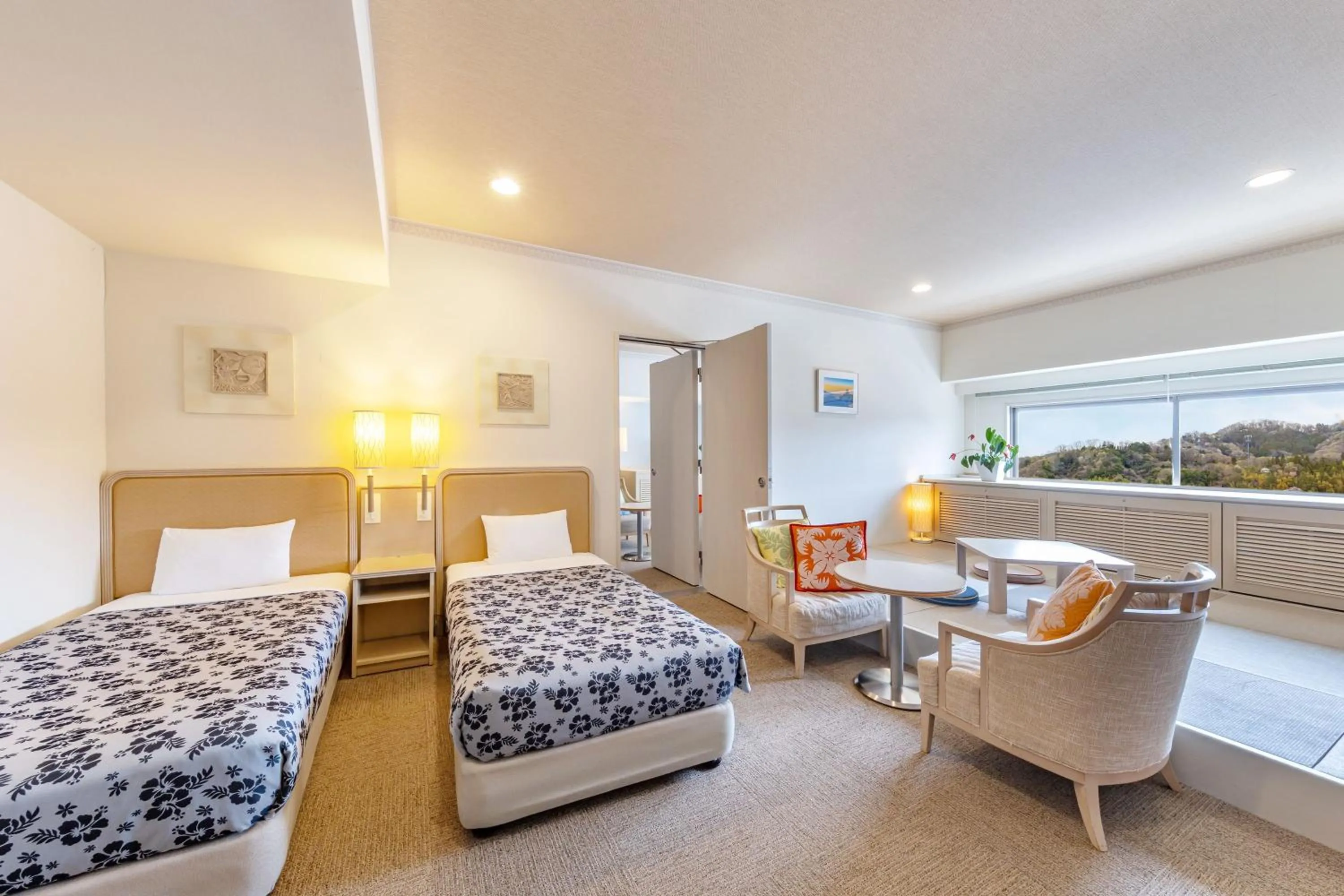 Photo of the whole room, Bed in Spa Resort Hawaiians Monolith Tower