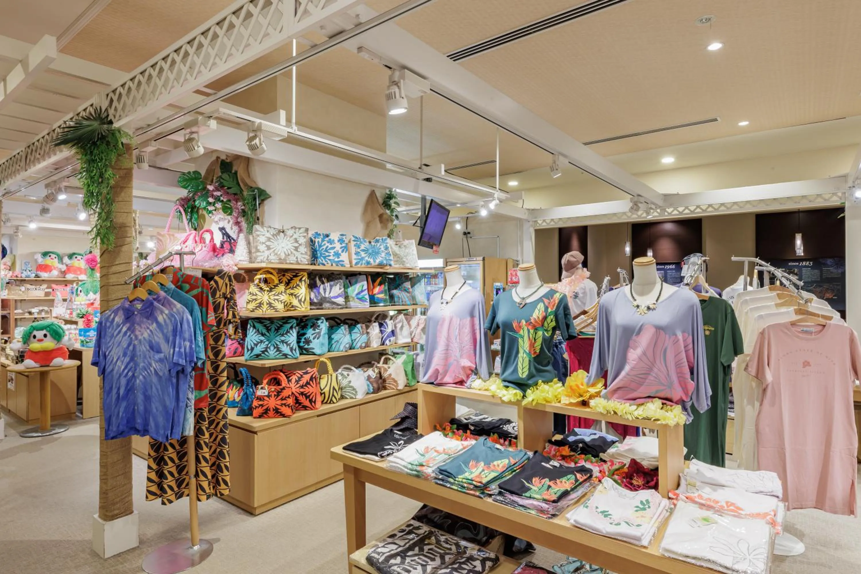 Shopping Area in Spa Resort Hawaiians Monolith Tower