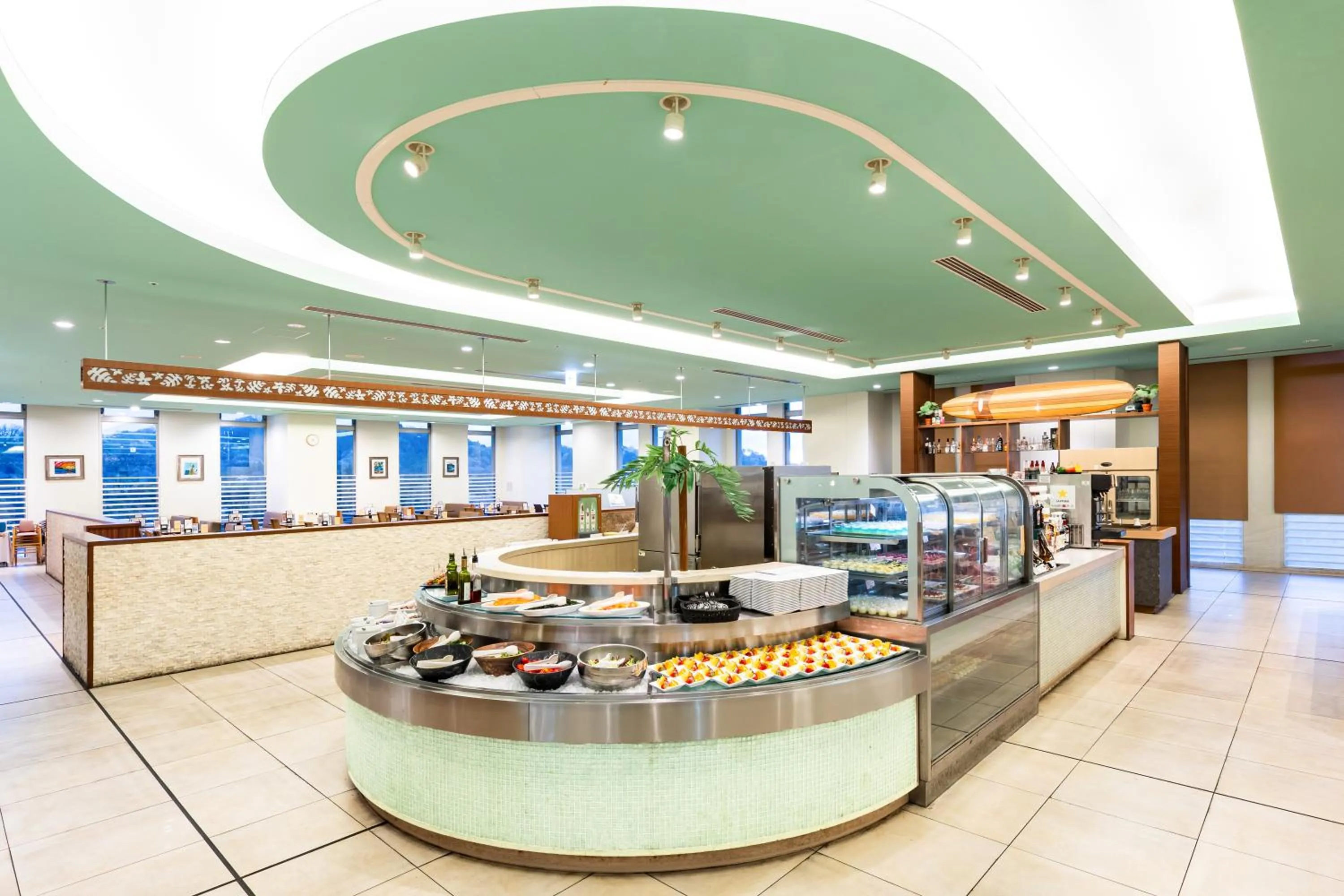 Restaurant/places to eat in Spa Resort Hawaiians Monolith Tower