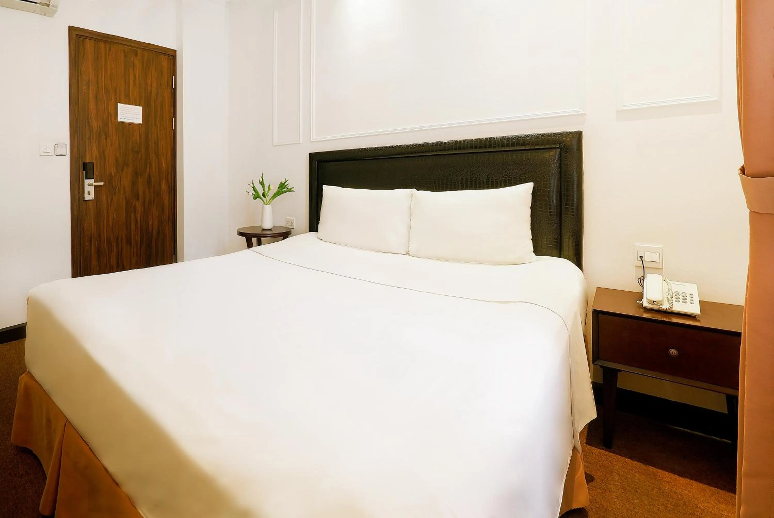 Bedroom, Bed in Rosa Hanoi Hotel