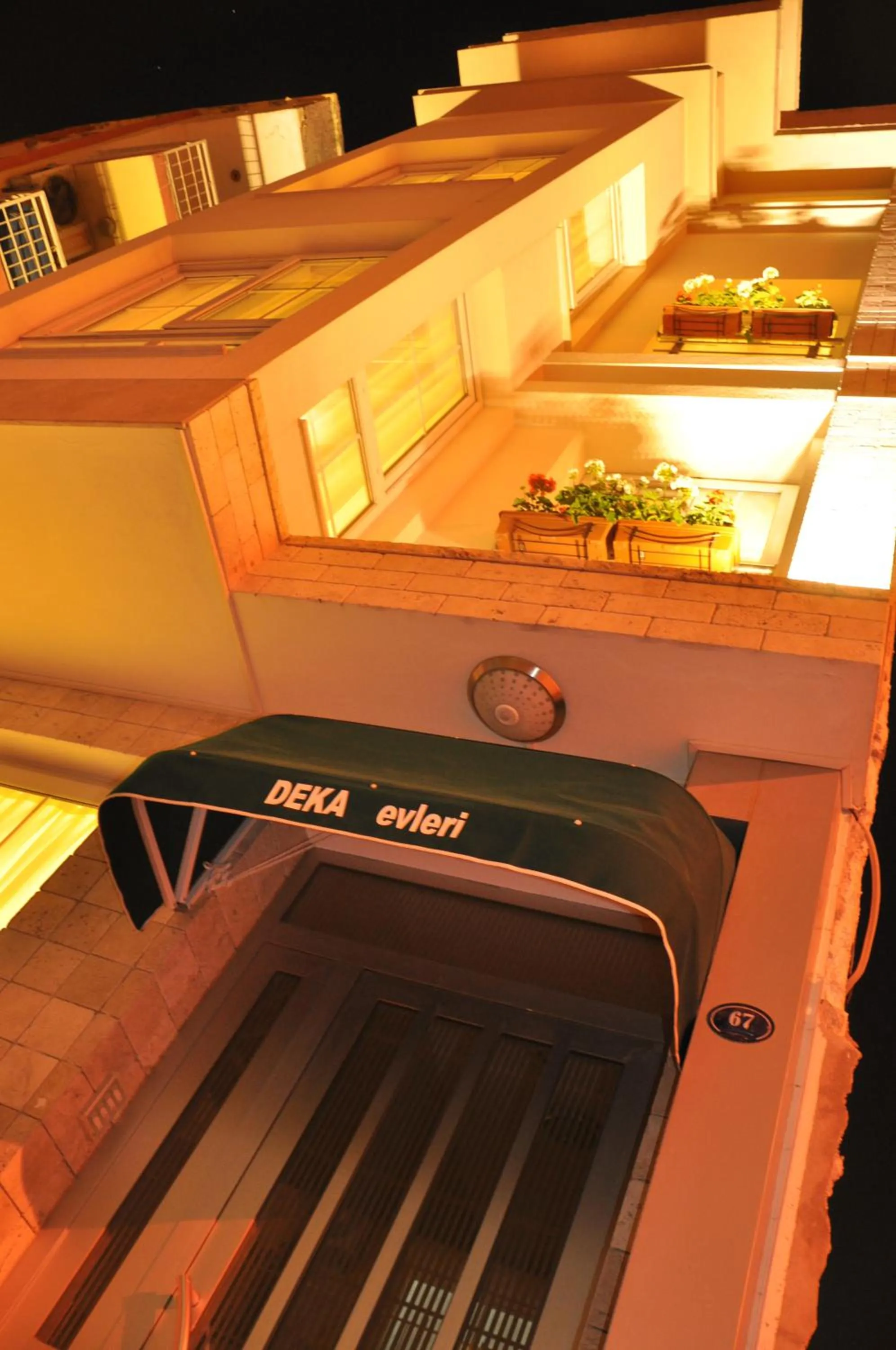 Facade/entrance in Deka Evleri