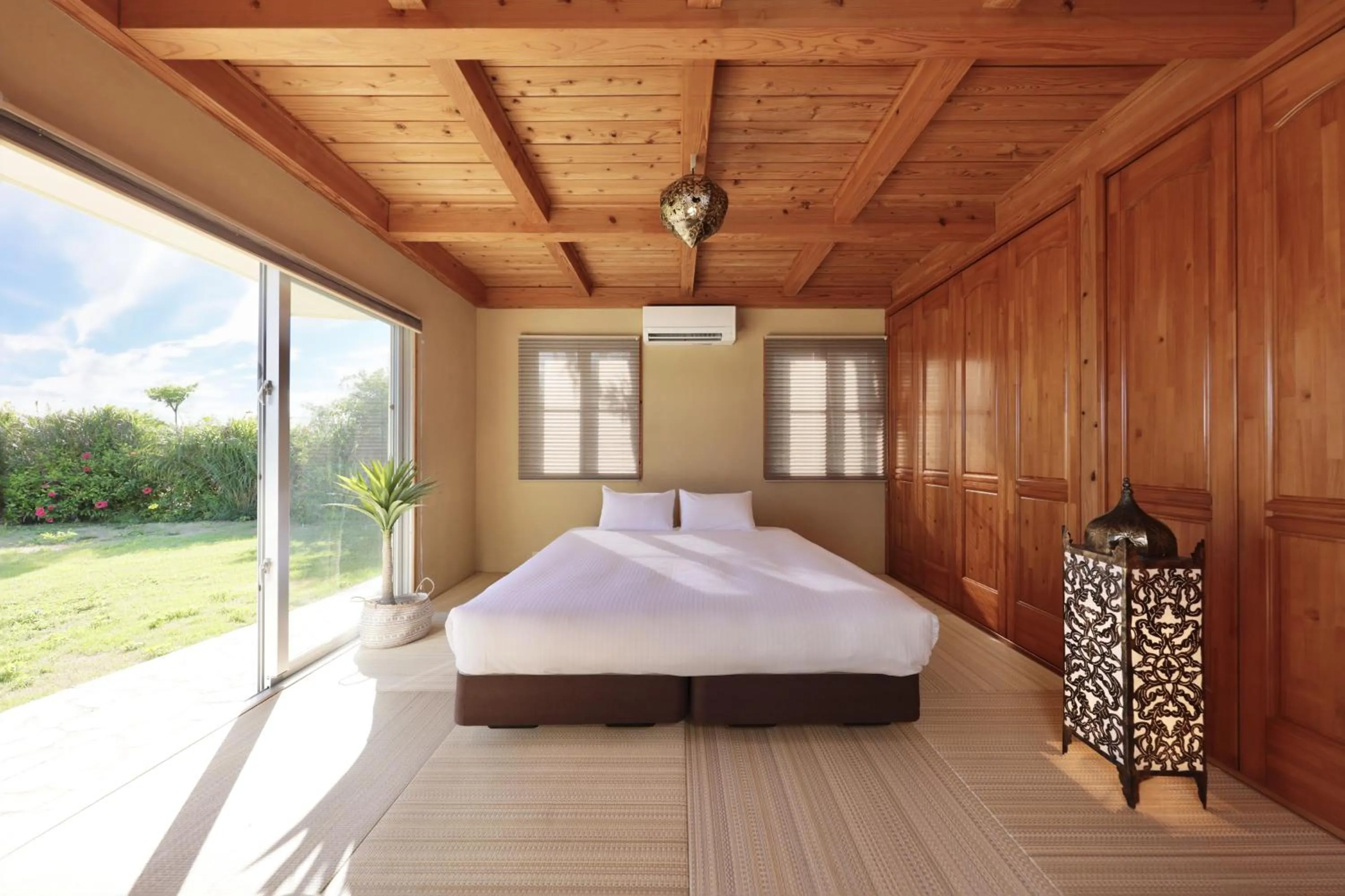 Bed in Crystal Villa Imgya