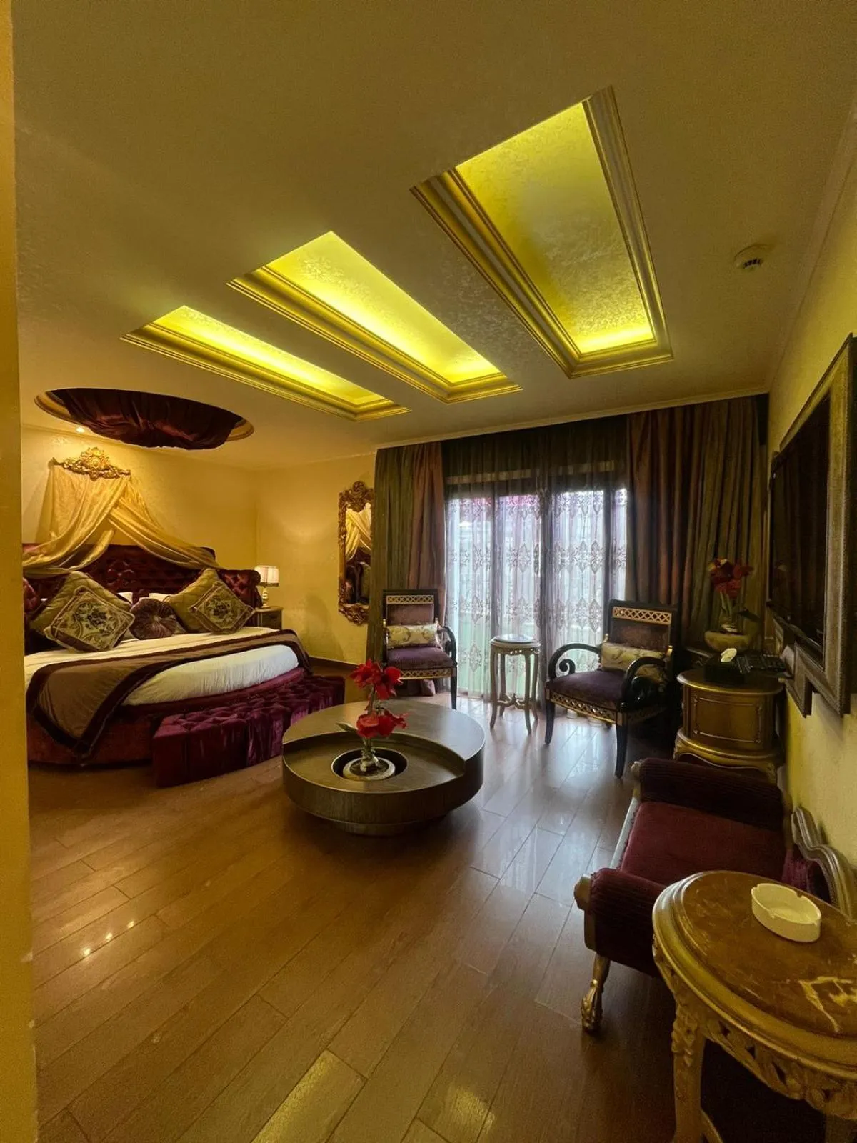 Photo of the whole room, Bed in Q Hotel