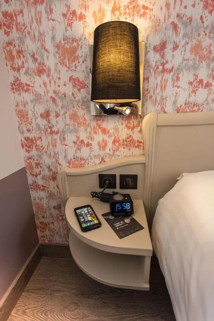 Bed in Cit'Hotel - Hotel Le Cèdre