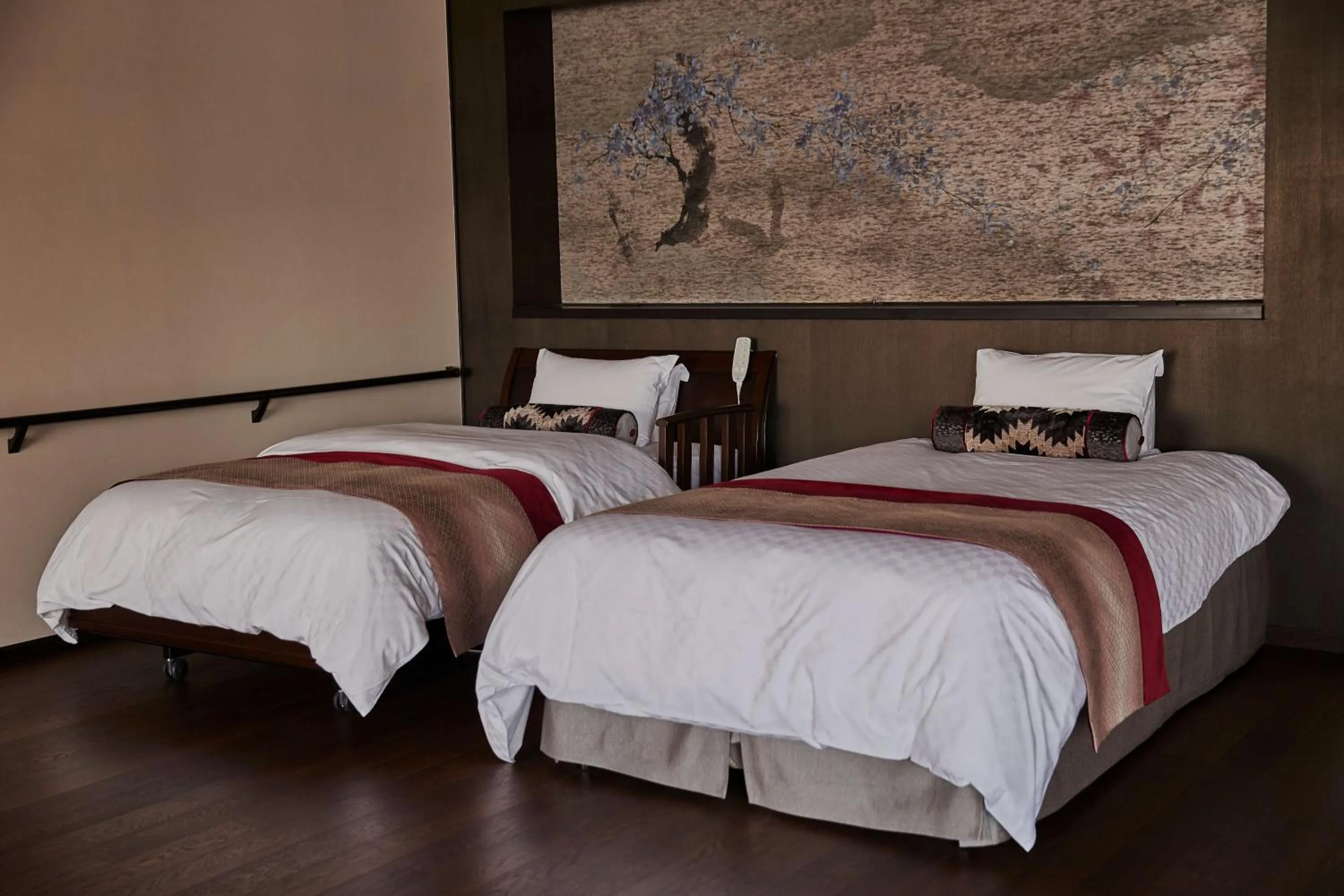 Photo of the whole room, Bed in Kamisuwa Onsen Shinyu