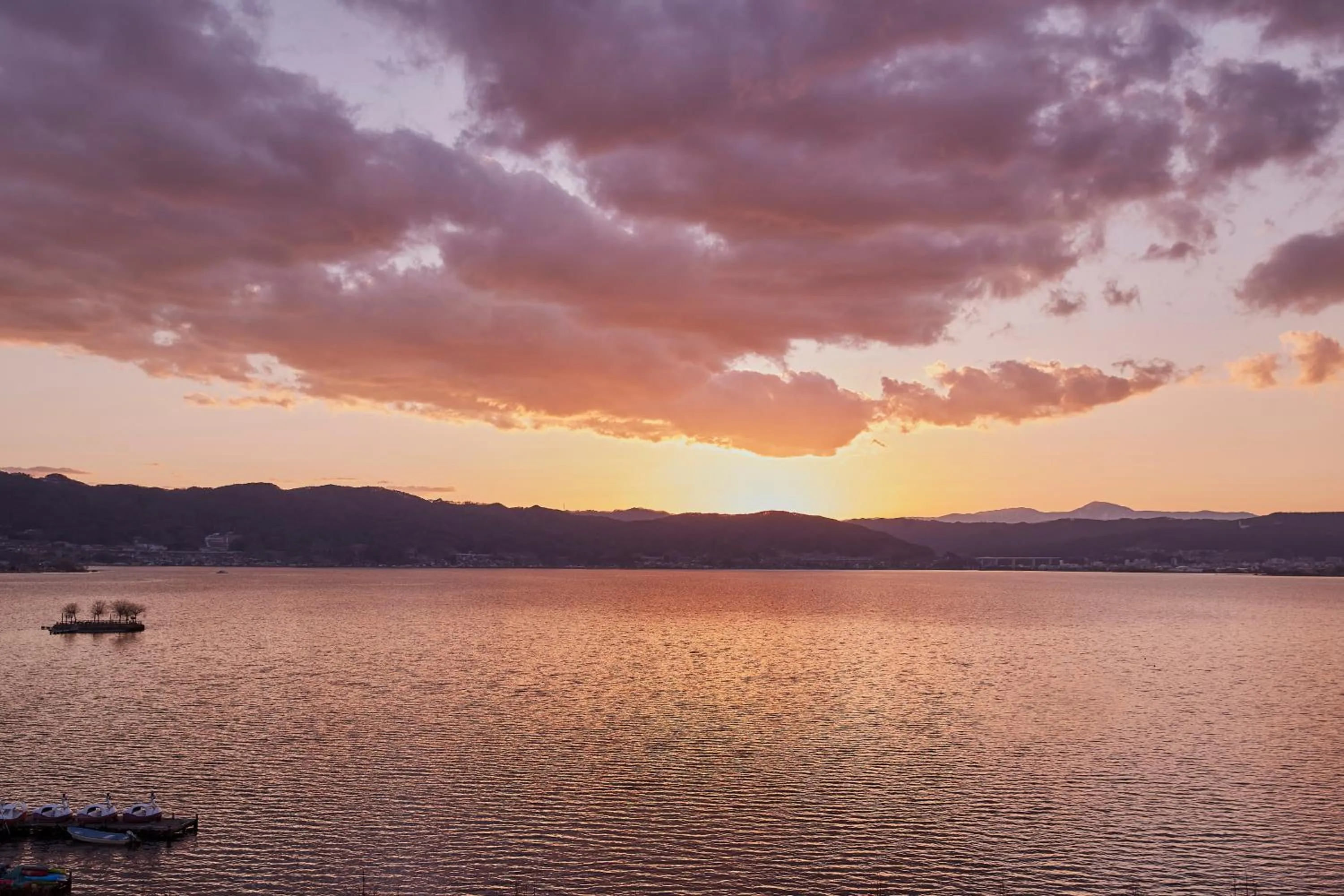 Sunset in Kamisuwa Onsen Shinyu