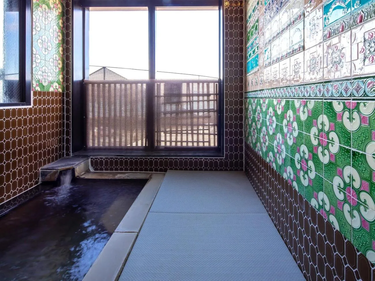 Public Bath in Kamisuwa Onsen Shinyu