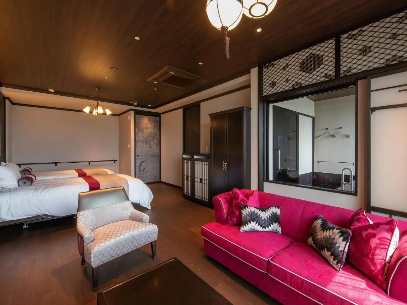 Living room, Bed in Kamisuwa Onsen Shinyu