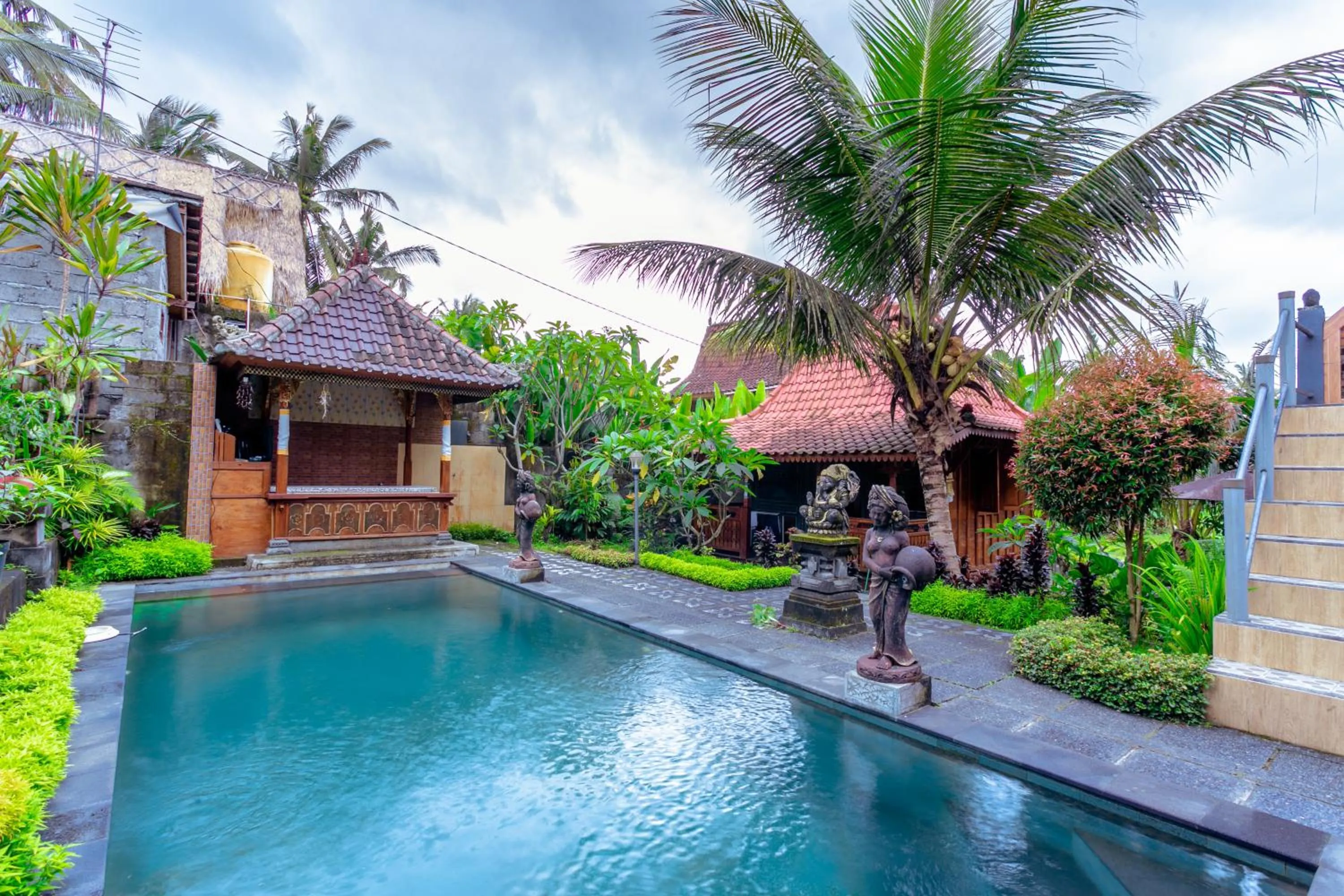 Swimming pool in Rizky Guesthouse