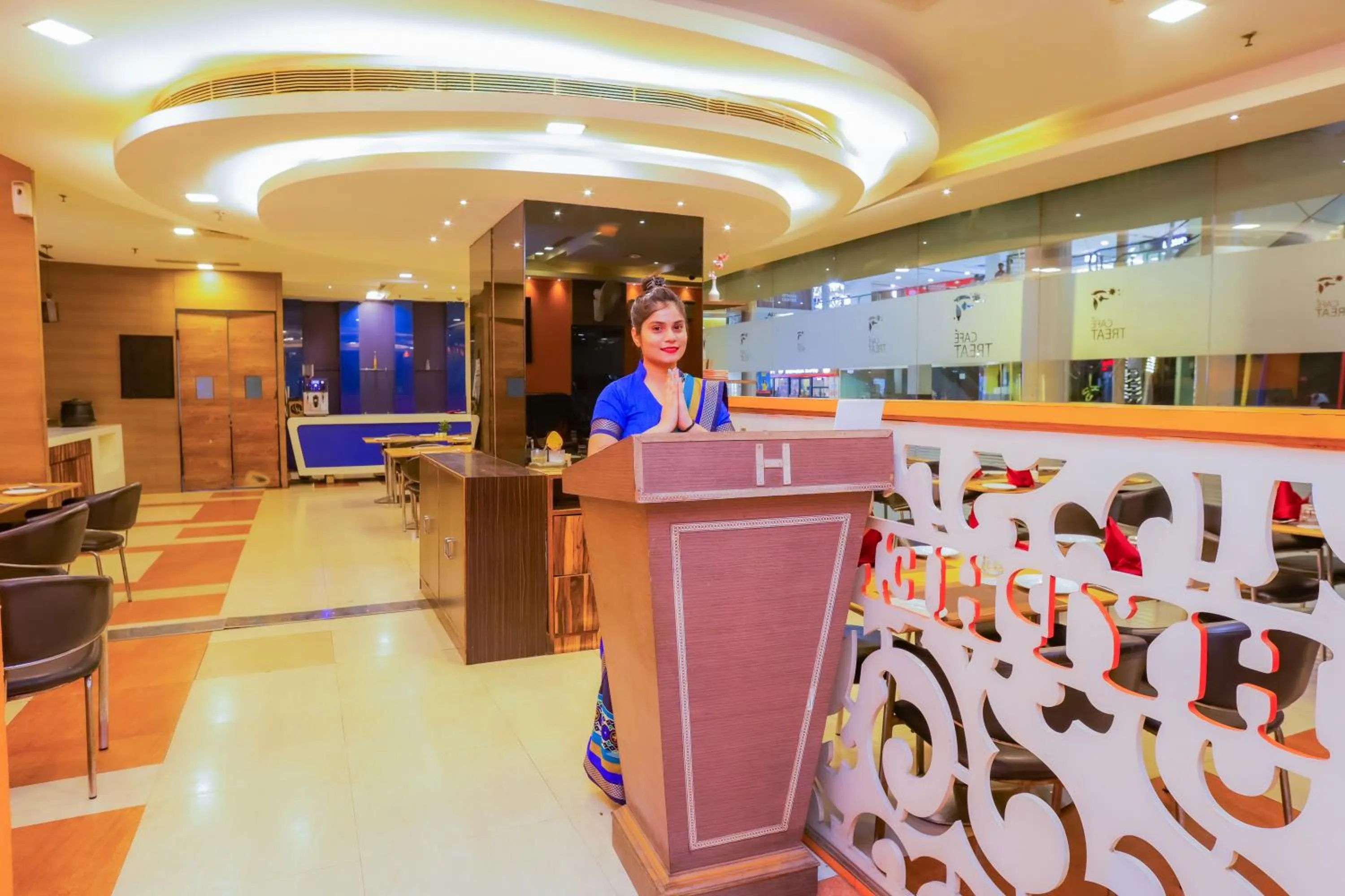 Restaurant/places to eat in Hyphen Premier-Business Hotel