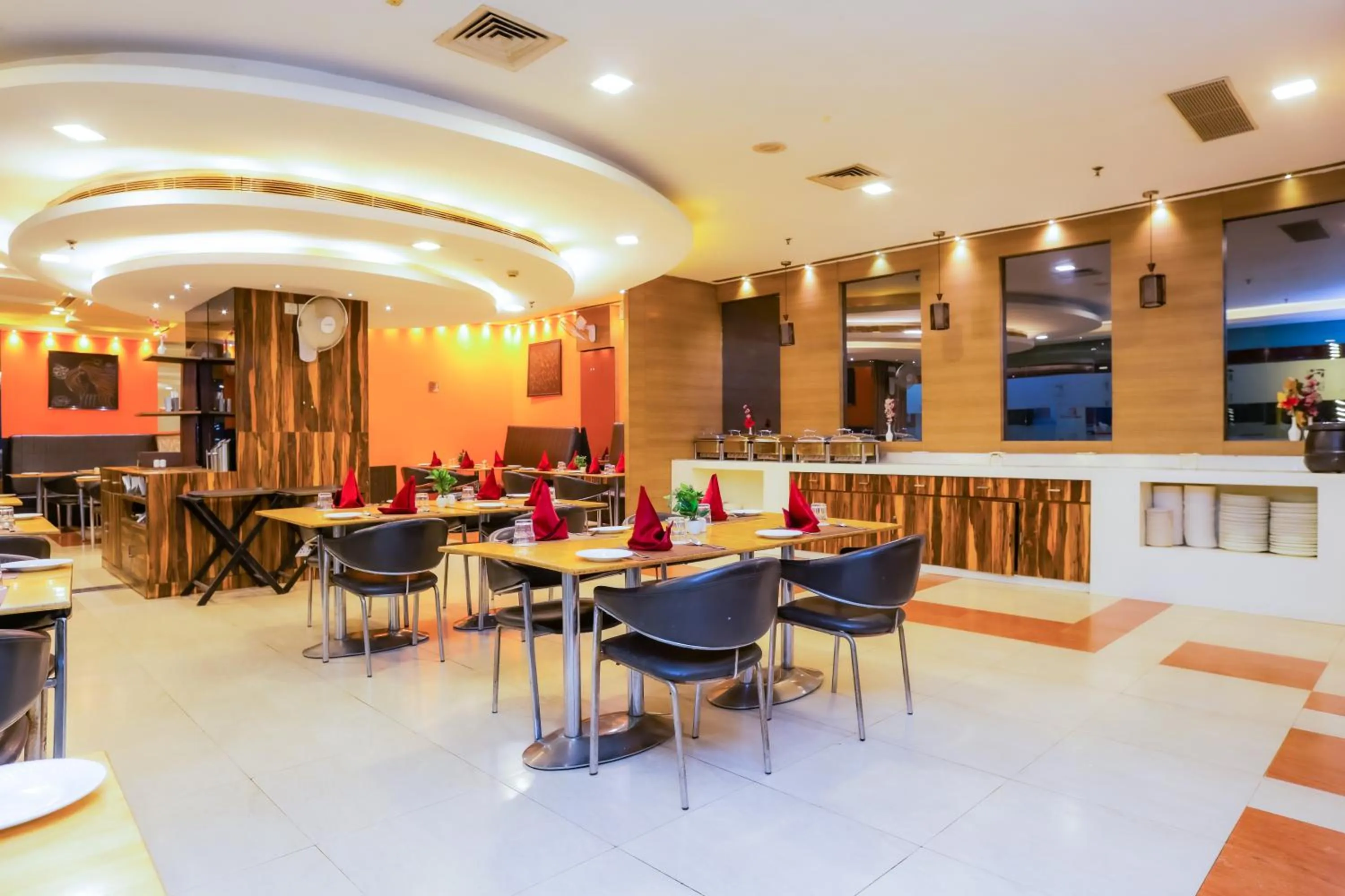 Restaurant/places to eat in Hyphen Premier-Business Hotel